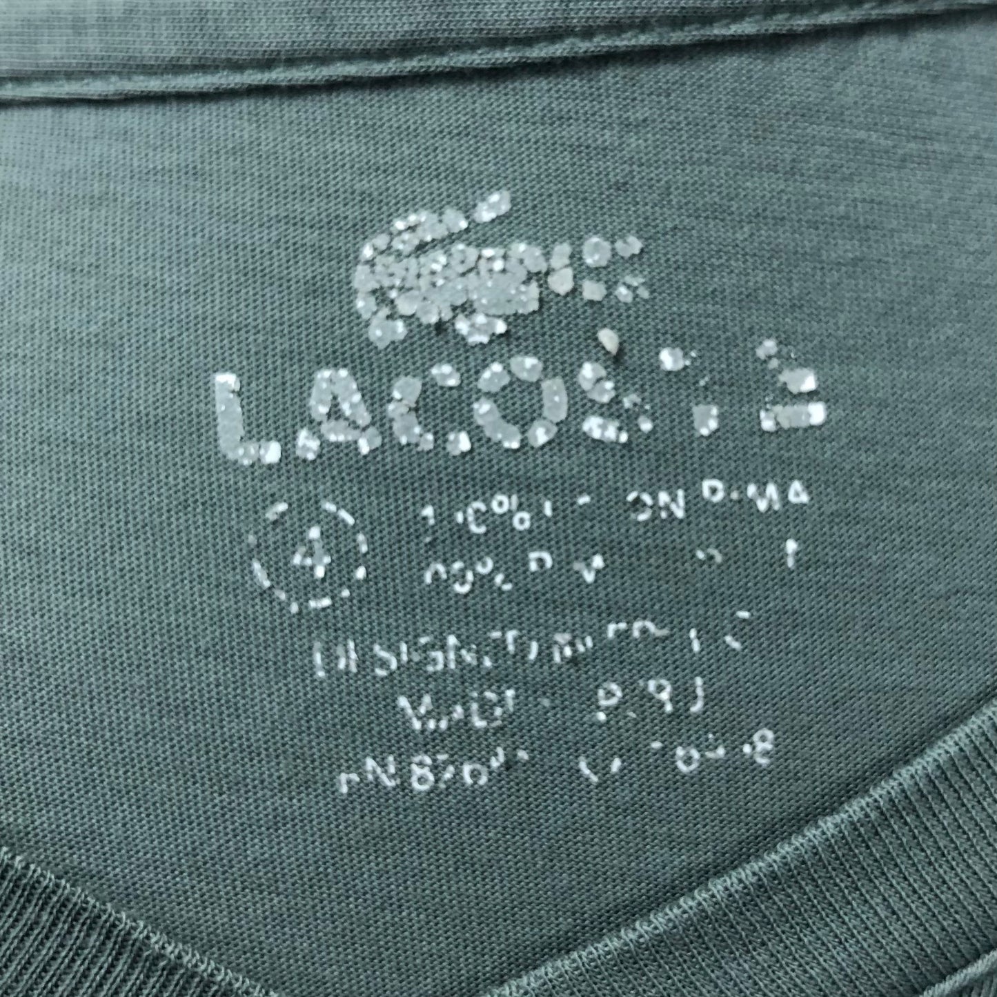 Camiseta cuello V Lacoste 🐊 color Verde Talla Medium Entalle Regular