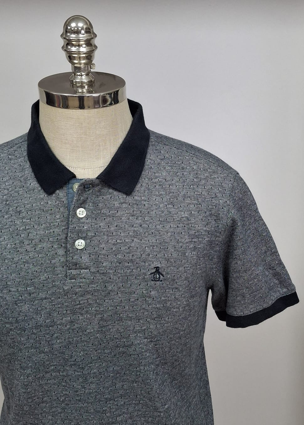 Camiseta Polo Original Penguin 🐧 en color gris y negro Talla L Entalle Regular