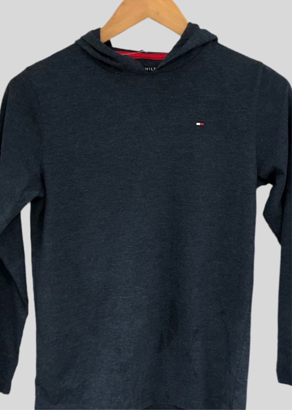 Sueter Jersey de niño con capucha Tommy Hilfiger 🇺🇸 color azul navy y logo tradicional Talla M