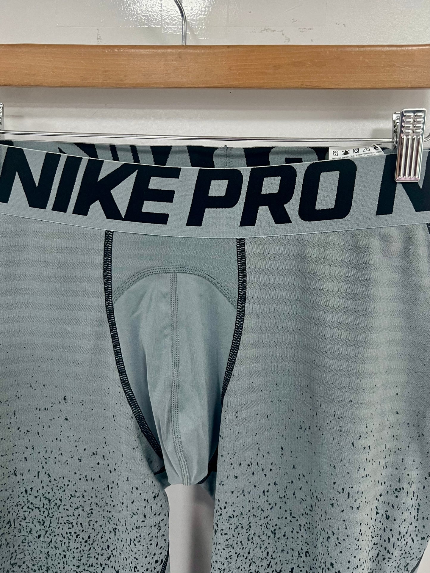 Mallas de entrenamiento licra Nike ✔️ Pro Dri-FIT de hombre color gris con diseño degradado en negro Talla XXL