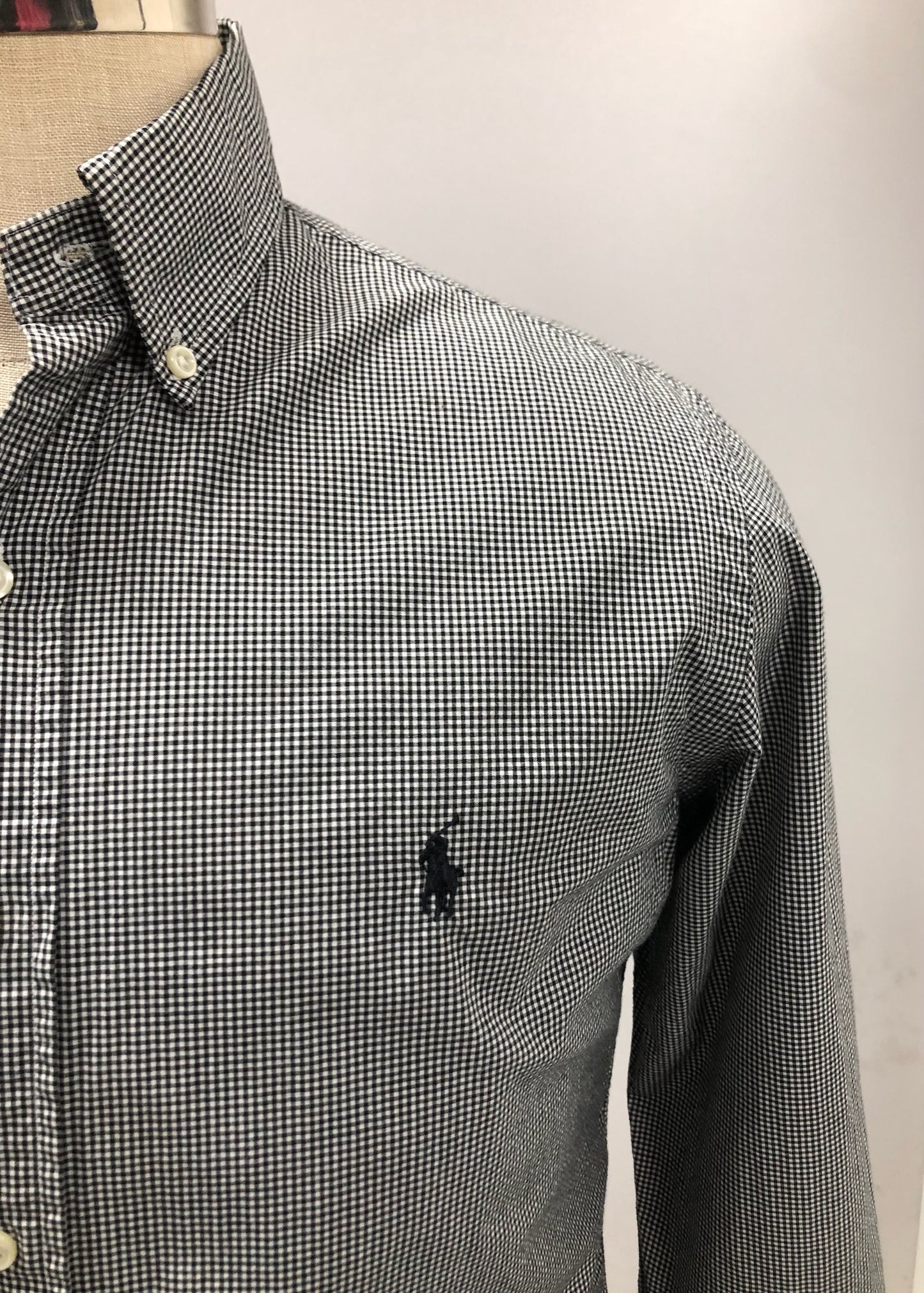 Camisa Polo Ralph Lauren 🏇🏼 con patron de cuadros finos negro y blanco Talla S Entalle Regular