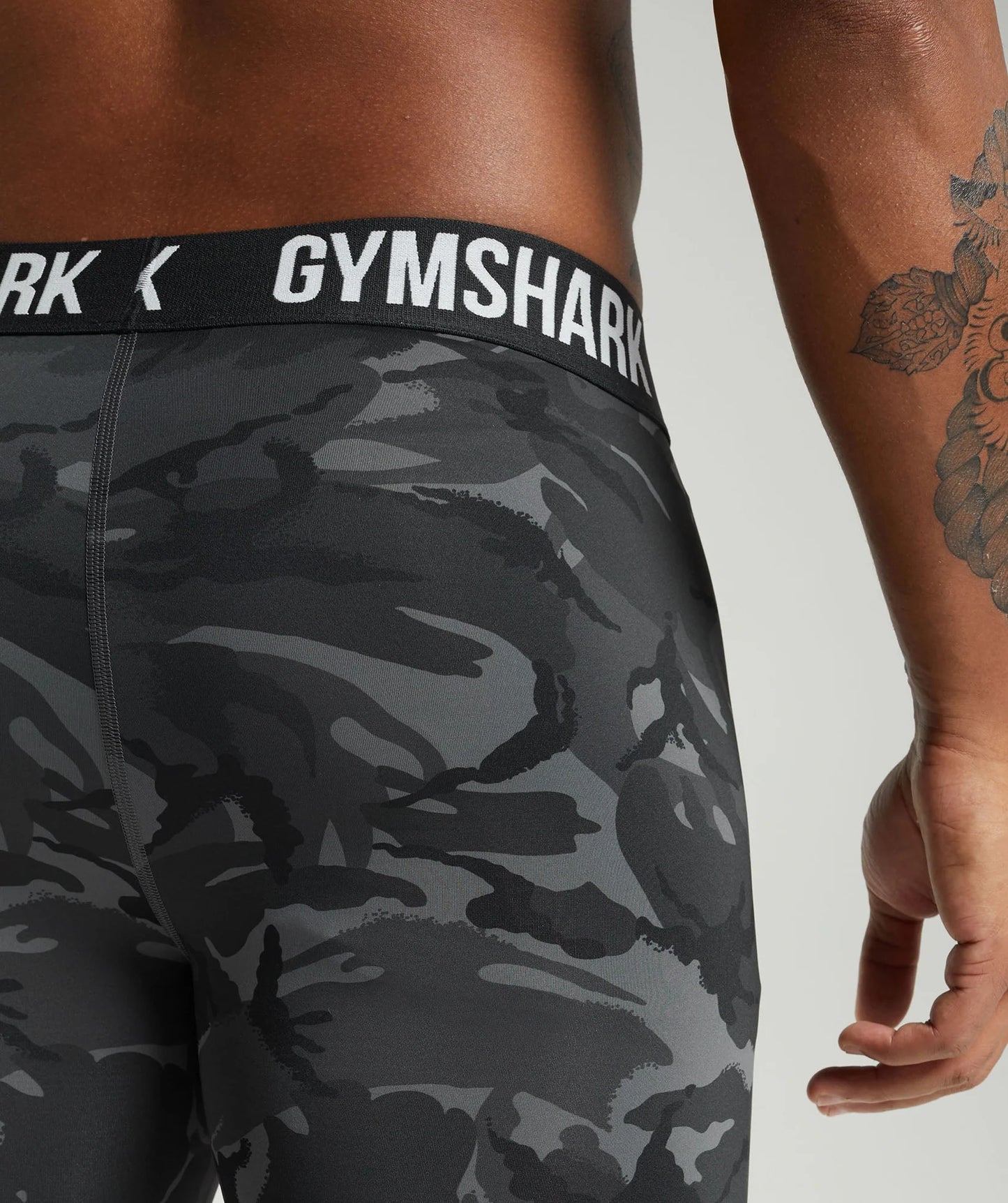 Short Deportivo de compresión Gymshark 🏋🏼‍♂️ Baselayer Tela performance Diseño de grafito en color gris y negro talla S