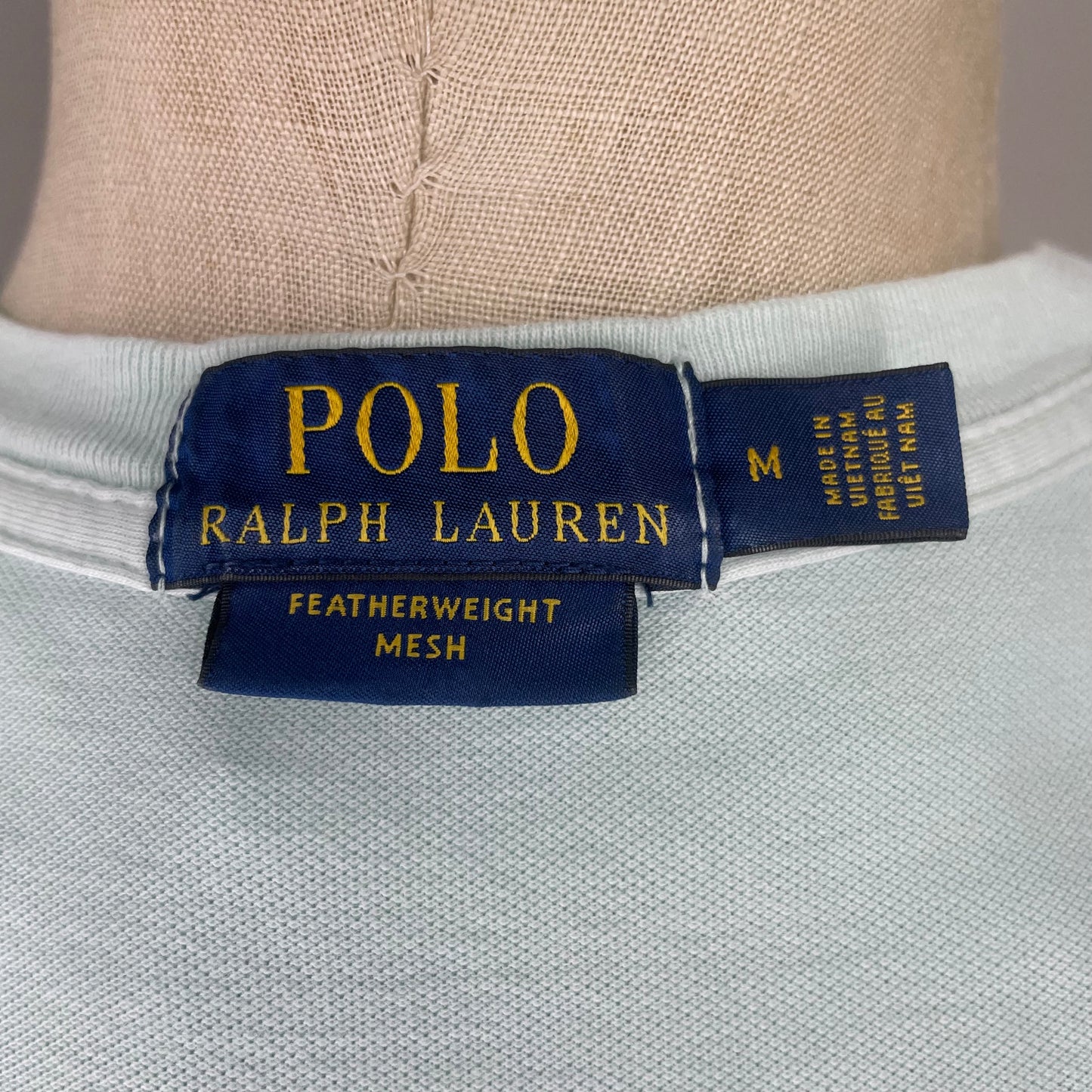 Camiseta de botones Polo Ralph Lauren 🏇🏼 color celeste claro manga corta Talla Medium Entalle Regular