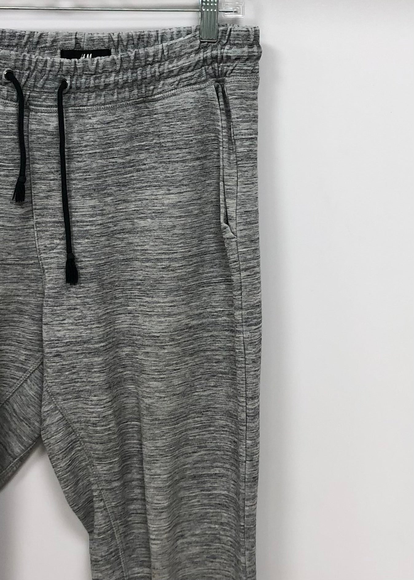 Pantalon Jogger marca H&M suecia 🇸🇪 en color gris degradado Talla M Entalle Slim