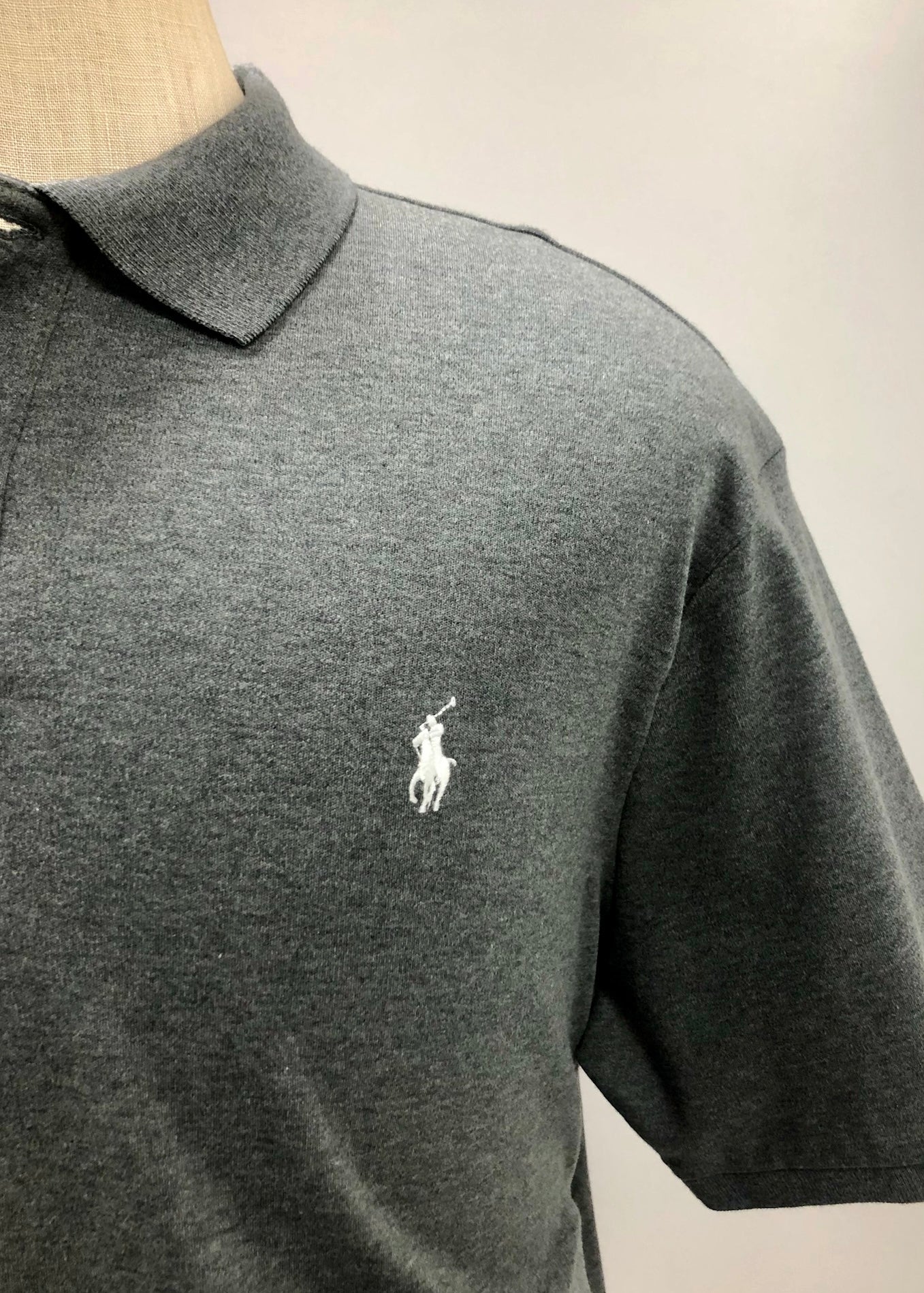 Camiseta Polo Ralph Lauren 🏇🏼 color gris oscuro Talla XL Entalle Regular