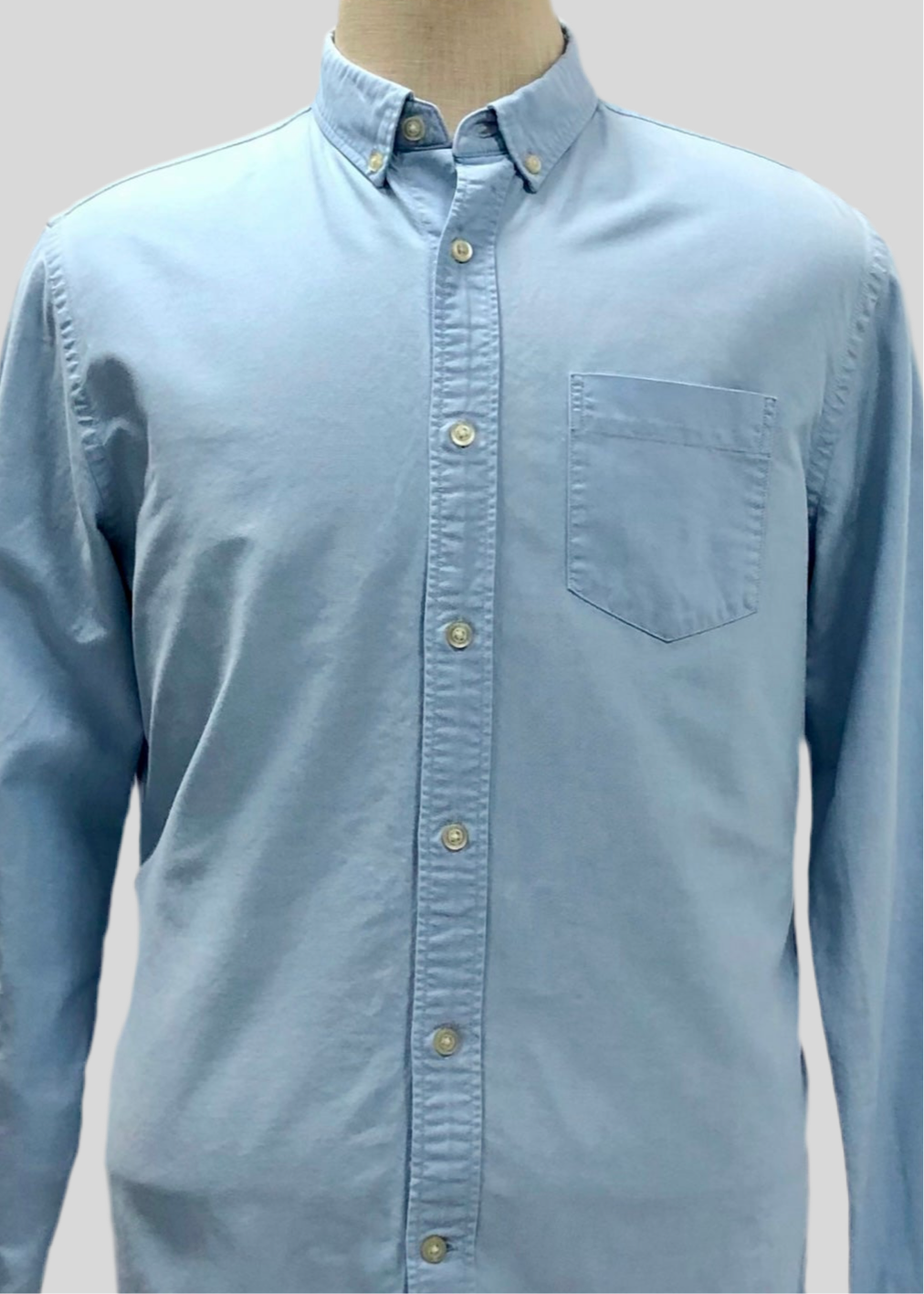 Camisa de botones Banana Republic Oxford en color celeste Talla M Entalle Regular (ver descripción)