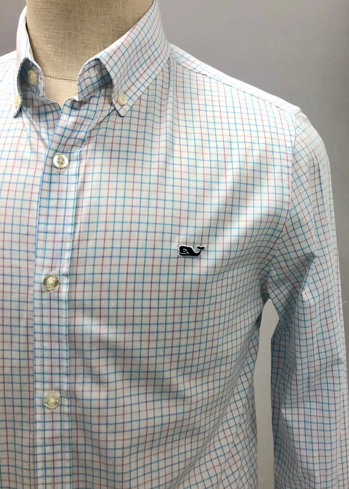 Camisa de botones Vineyard Vines 🐳 color blanco de cuadros en color rojo y azul Talla S Entalle Slim Fit