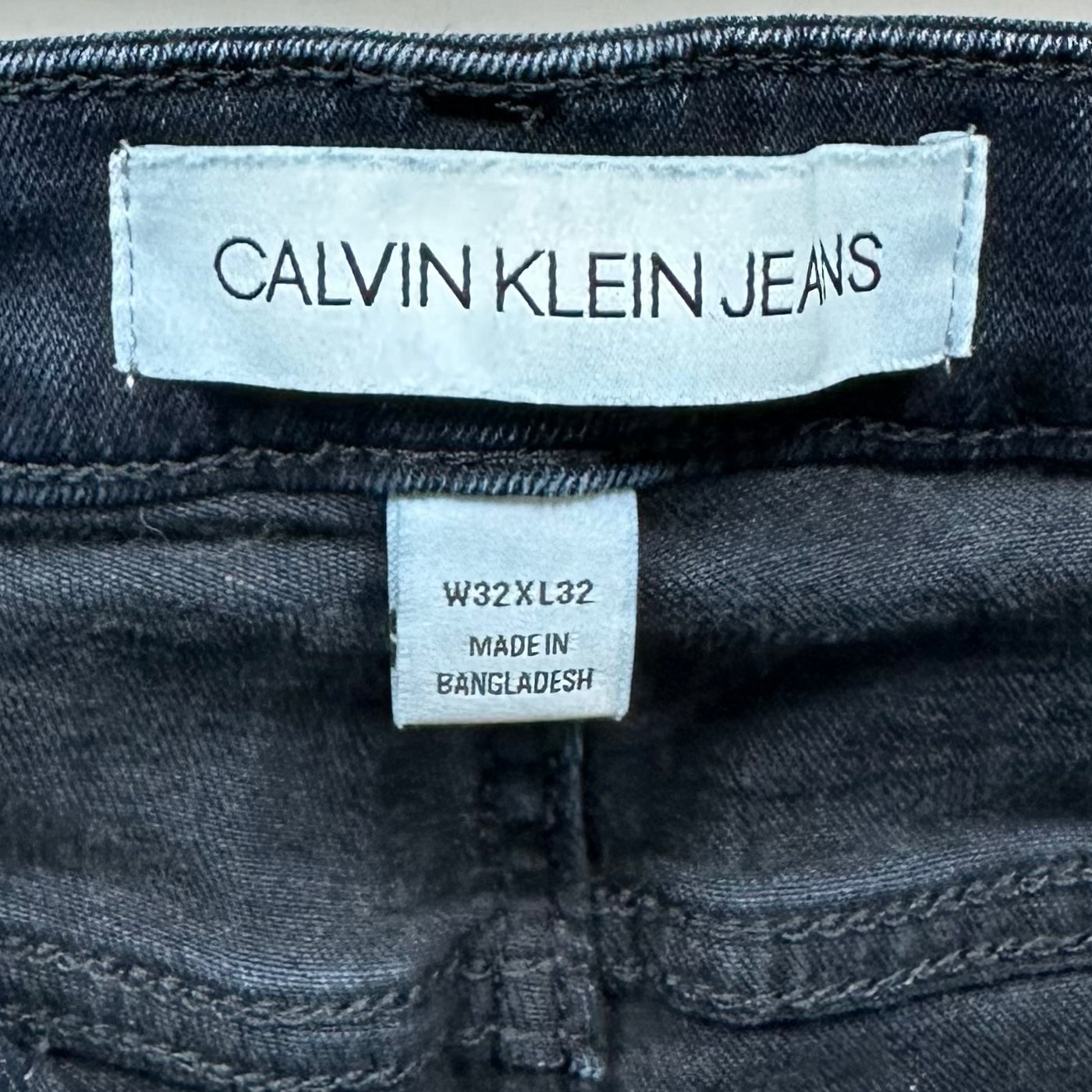 Pantalon jeans Calvin Klein 🇺🇸 color azul oscuro Talla 32x32 Corte Skinny