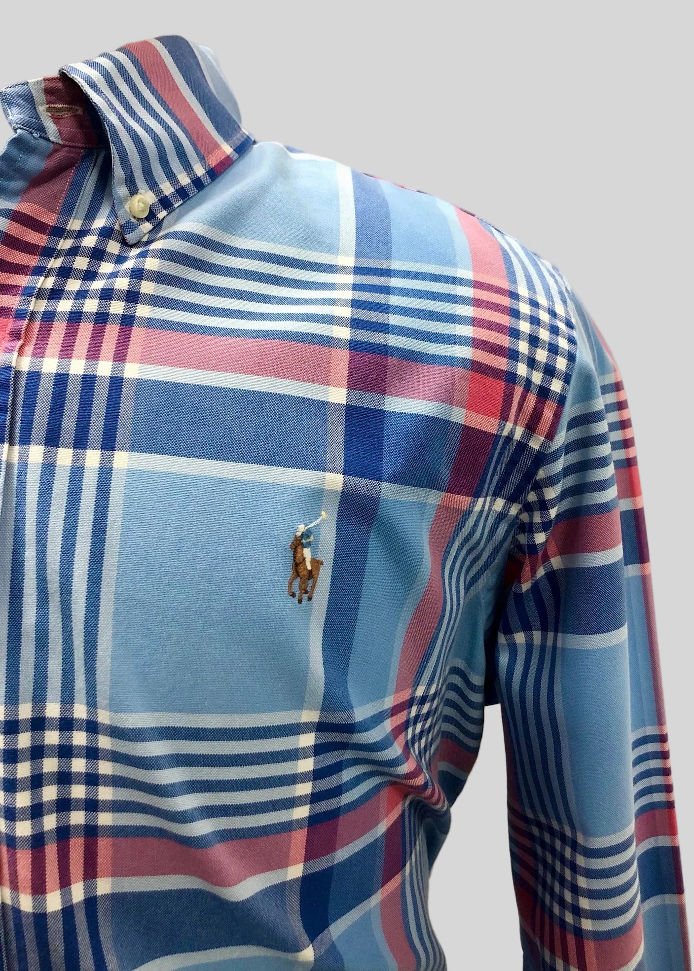 Camisa Polo Ralph Lauren 🏇🏼 Oxford con patron de cuadros tartán en color celeste, azul y rosado Talla L Entalle Regular