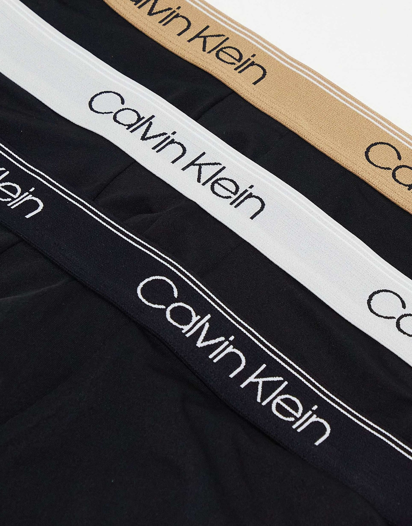 Paquete de 3 Calzoncillos tipo Boxer Calvin Klein de Microfibra Stretch en negro con cintura en dorado, blanco y negro - Tela ligera en Talla XL