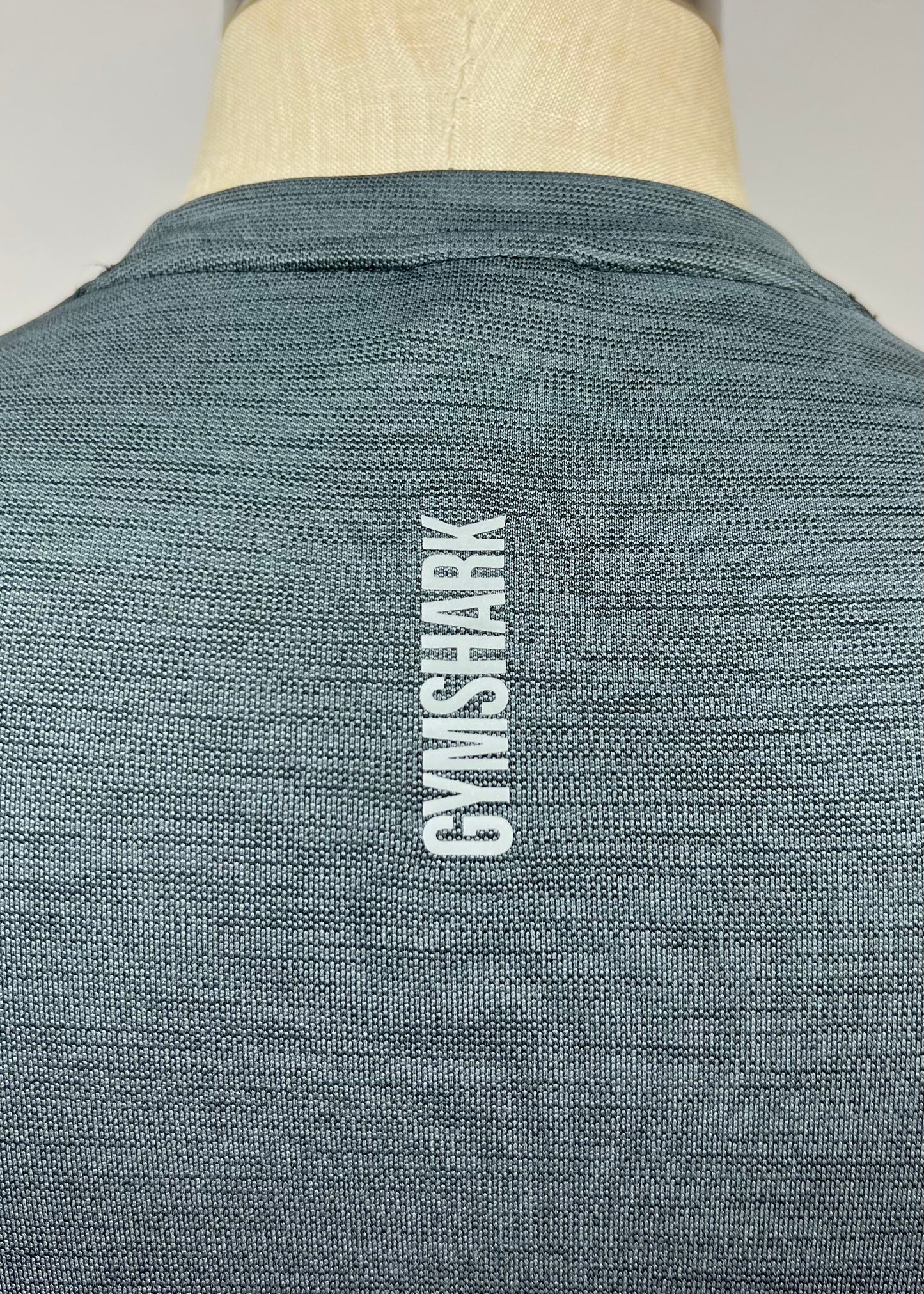 Camiseta de entrenamiento cuello redondo Gymshark 🏋🏽 color gris oscuro manga corta Talla M