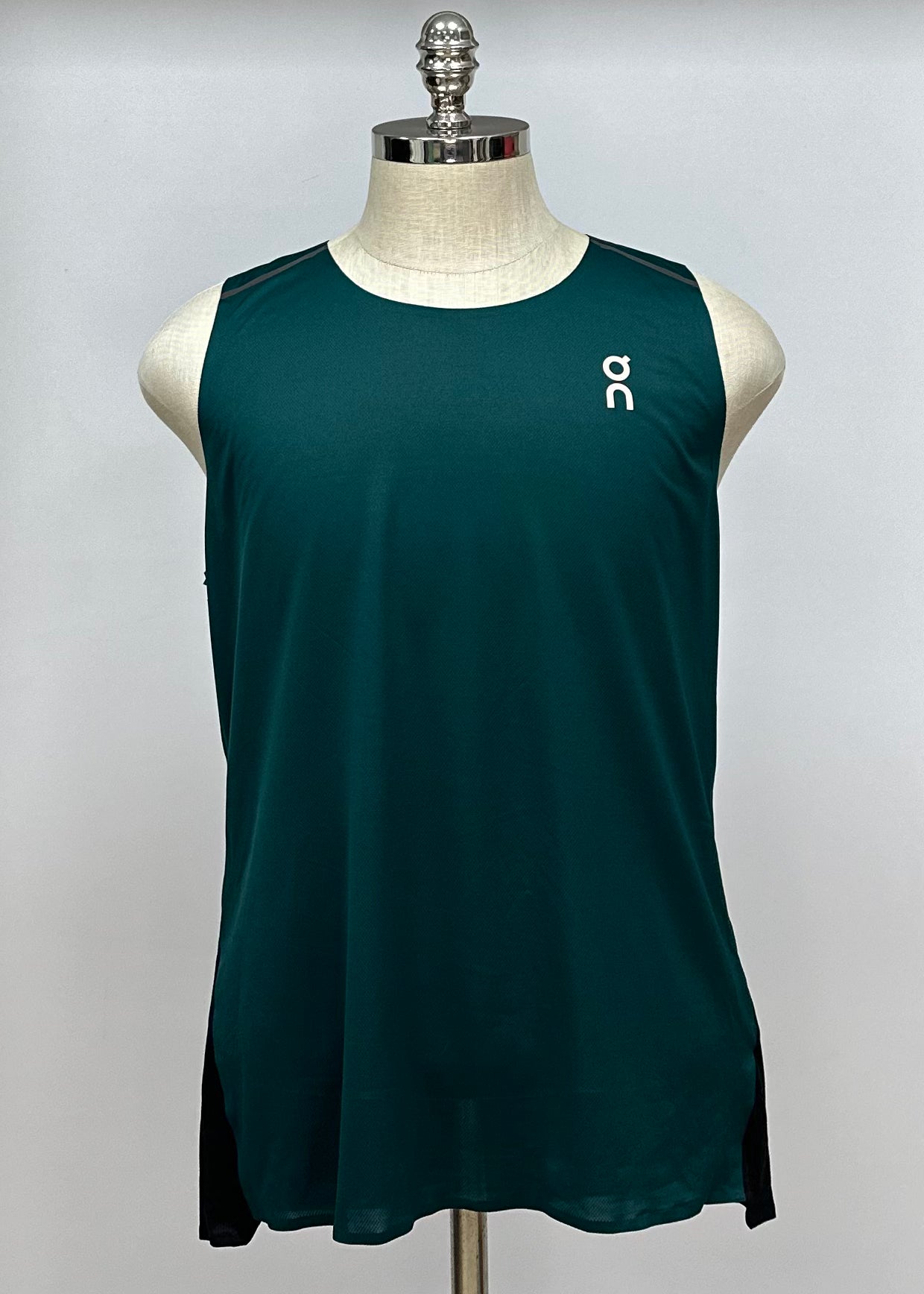 Camiseta de entrenamiento sin mangas On Running 🏃🏻‍♂️  color verde oscuro y logo en plateado Talla L