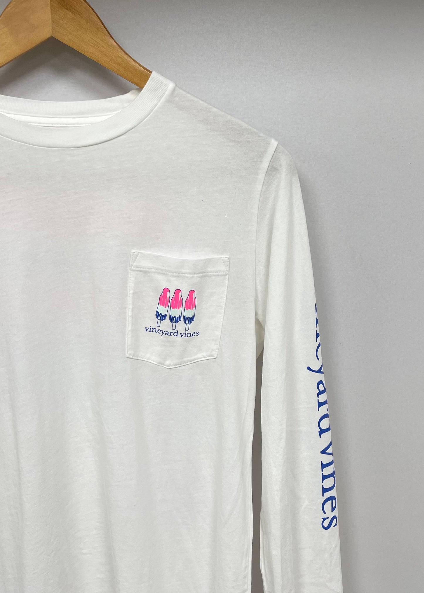 Camiseta de niña Vineyard Vines 🐳 color blanco con Diseño de paleta en rosado Talla L