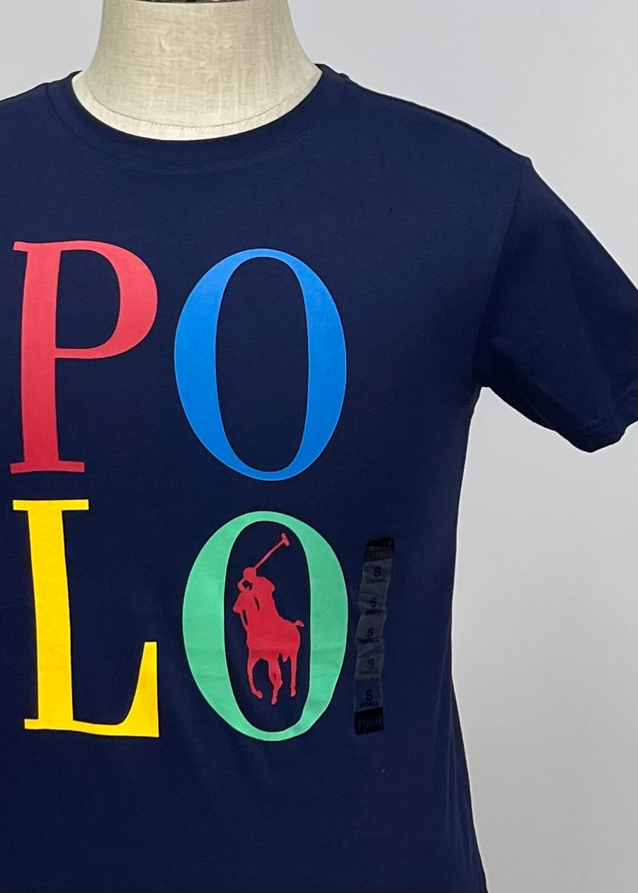 Camiseta cuello redondo Polo Ralph Lauren 🏇🏼 color azul navy con diseño en letras Polo multicolor Talla S Entalle Regular