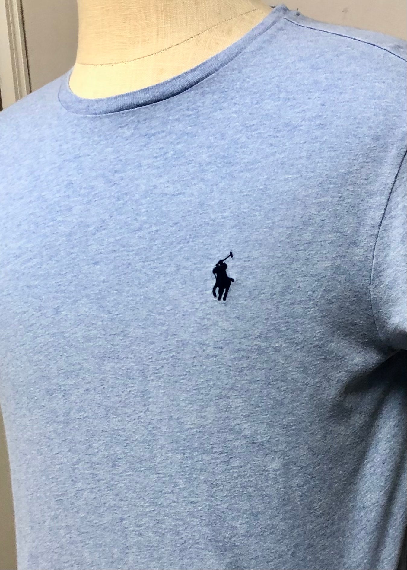 Camiseta cuello redondo Polo Ralph Lauren 🏇🏼 color celeste Talla S Entalle Regular