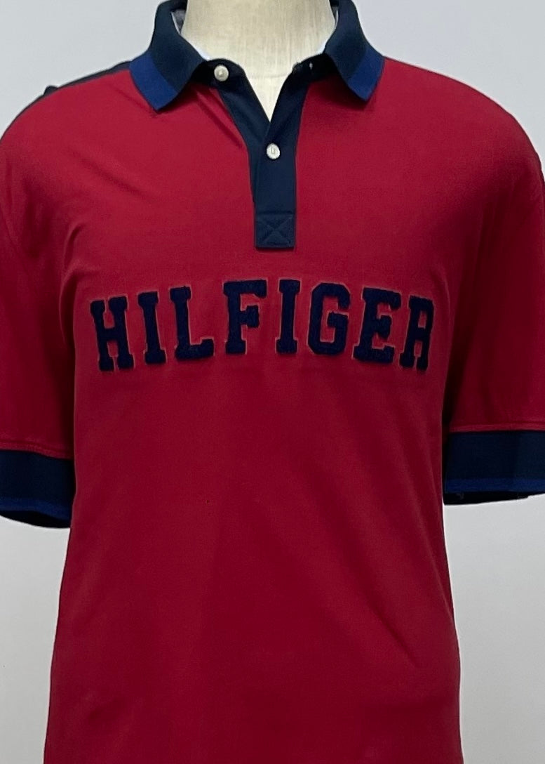 Camiseta Polo Tommy Hilfiger 🇺🇸 color rojo con diseño de logo Talla XL Entalle Custom Fit