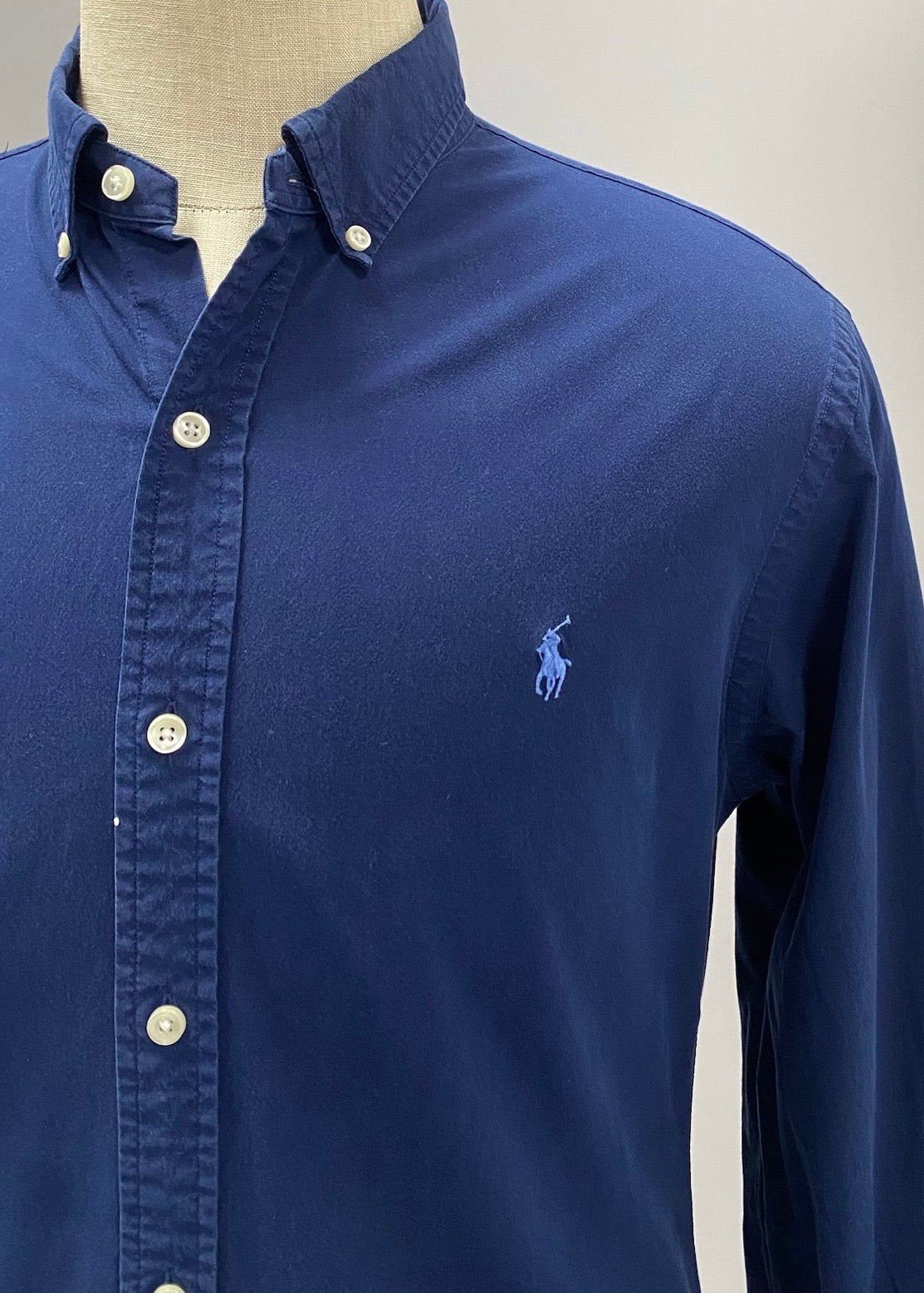 Camisa Polo Ralph Lauren 🏇🏼 con color Azul navy Talla L Entalle Slim Fit