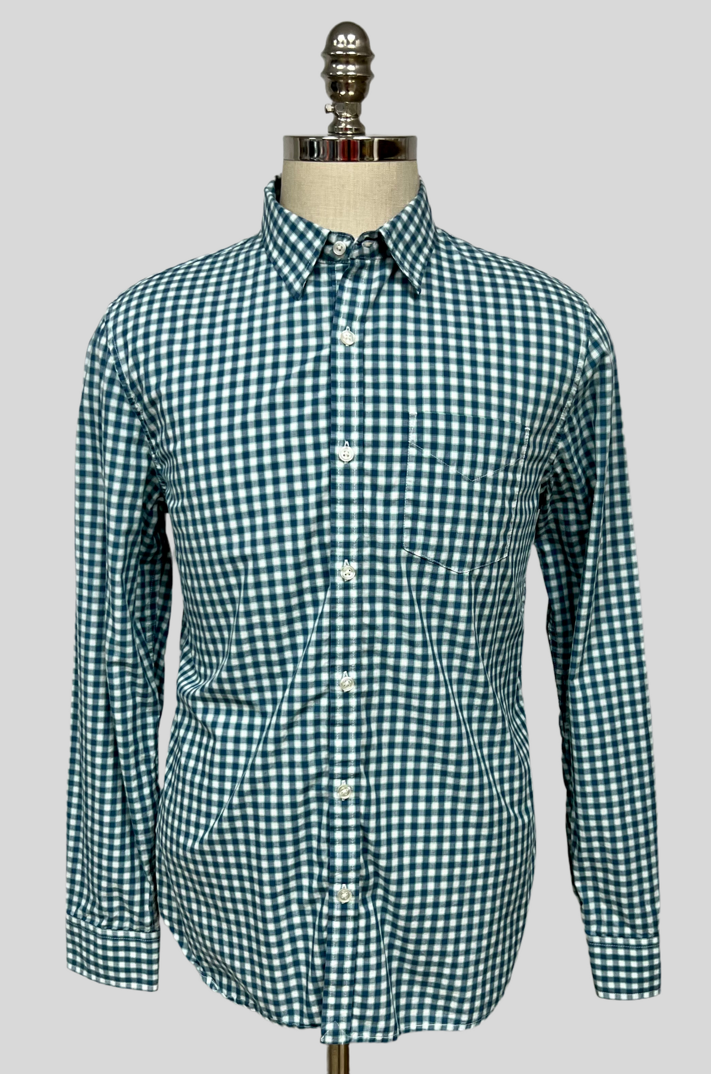 Camisa Lucky Brand 🍀 con patrón de cuadros gingham en color verde oscuro y blanco Talla M Entalle Regular