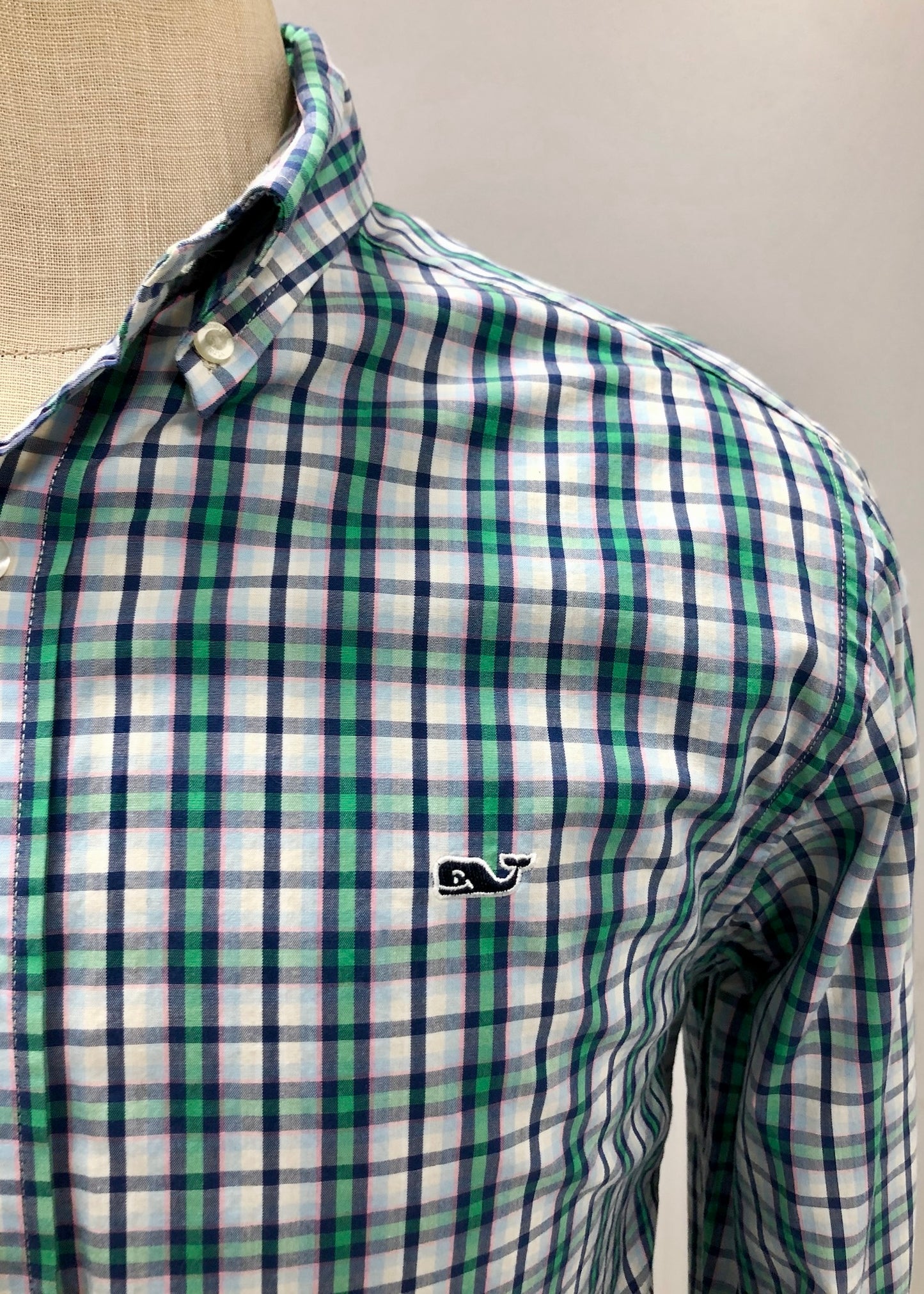 Camisa de botones Vineyard Vines 🐳 color blanco de cuadros en rosado, azul y verde Talla M Entalle Slim Fit
