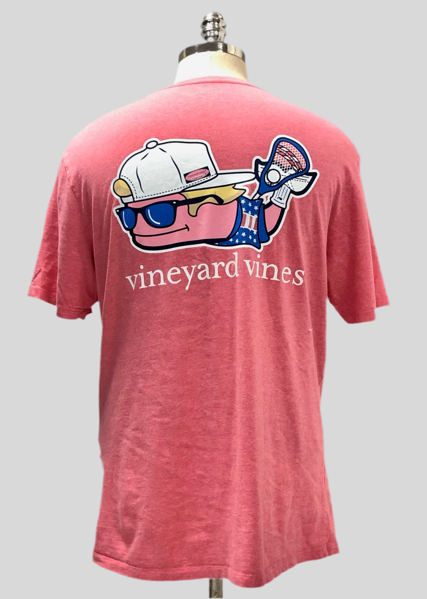 Camiseta cuello redondo Vineyard Vines 🐳 color rosado magenta con Diseño de Ballena Lacrosse Talla Medium
