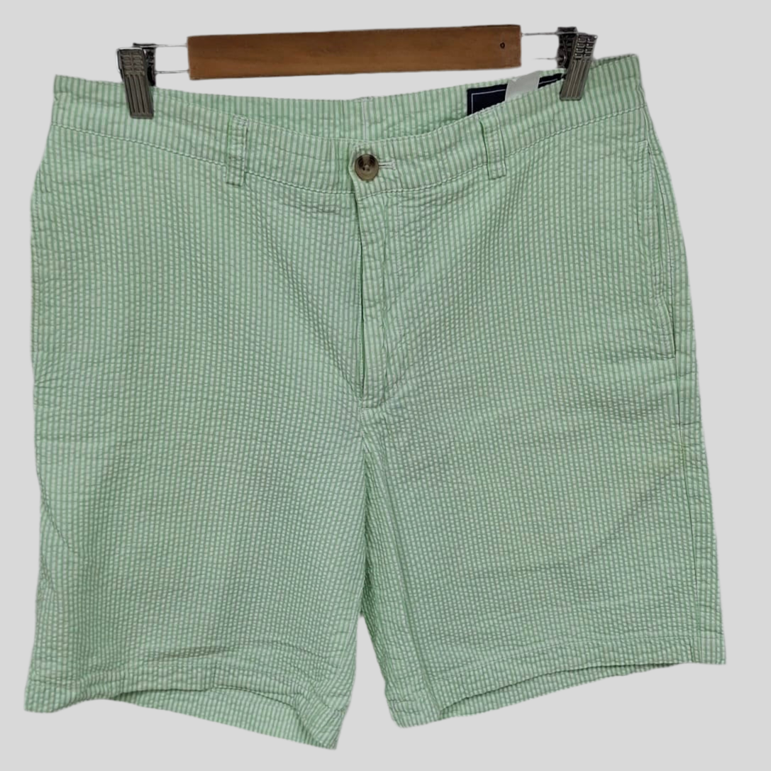 Short Casual Brooks Brothers 🐑  Tela a seersucker con patron de rayas en color verde y blanco talla 33