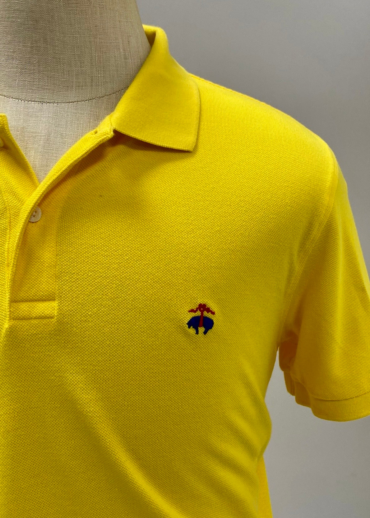 Camiseta Polo Brooks Brothers 🐑 color amarillo intenso Talla L Entalle Slim Fit