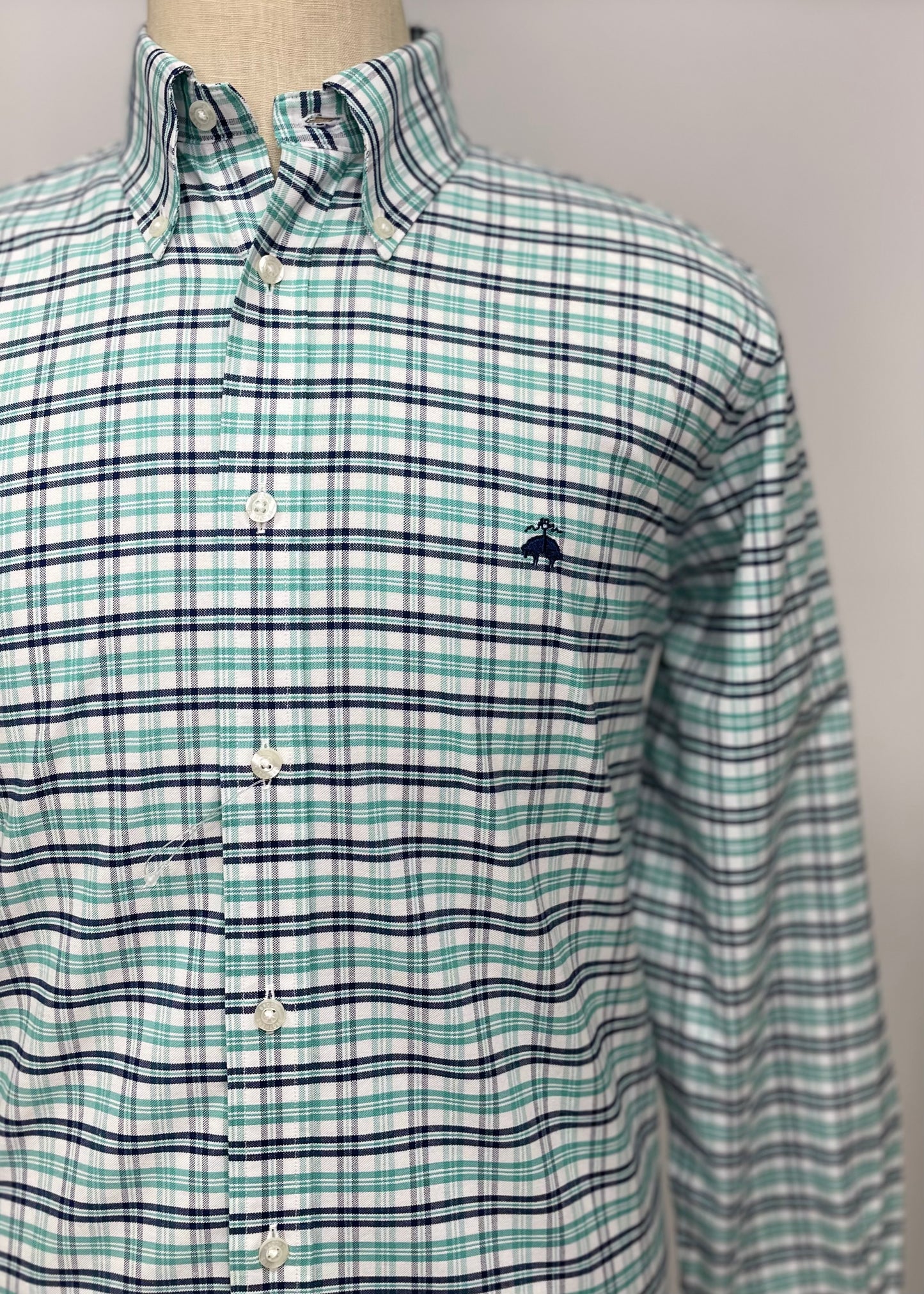 Camisa Brooks Brothers 🐑 color blanco con cuadros tartán en verde y negro Talla M Entalle Regular