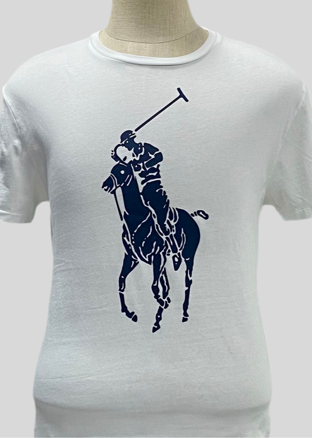 Camiseta cuello redondo de Polo Ralph Lauren 🏇🏼 color blanco con diseño Big Pony en color Azul Talla S Entalle Clásico