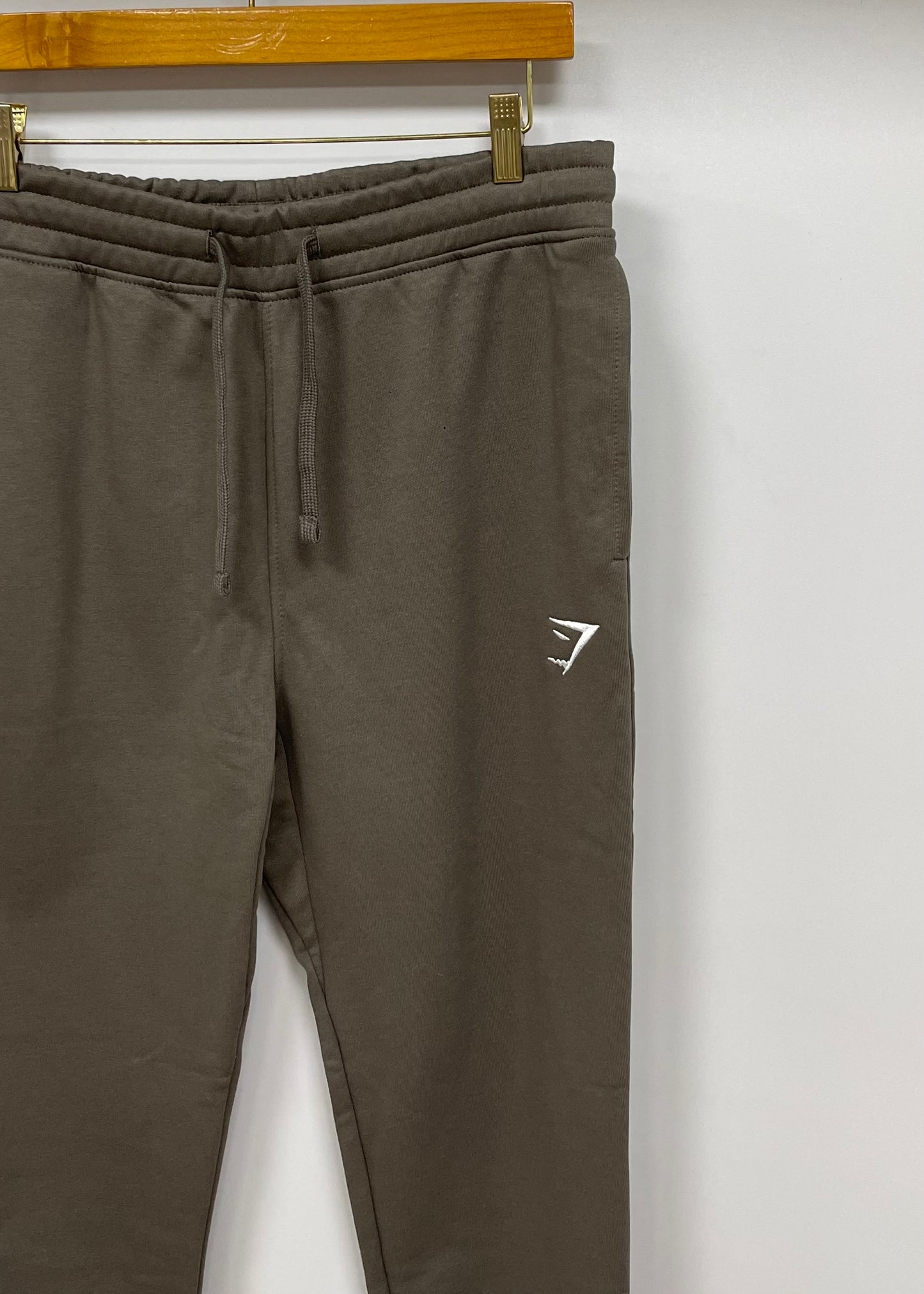 Pantalon Jogger marca Gymshark 🏋🏽 color Kaki Talla M Entalle Slim Fit