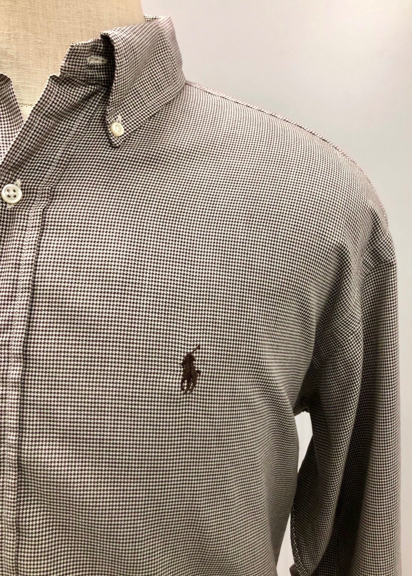 Camisa de botones Polo Ralph Lauren 🏇🏼 con patron de cuadros finos marrón y blanco Talla L Entalle Regular
