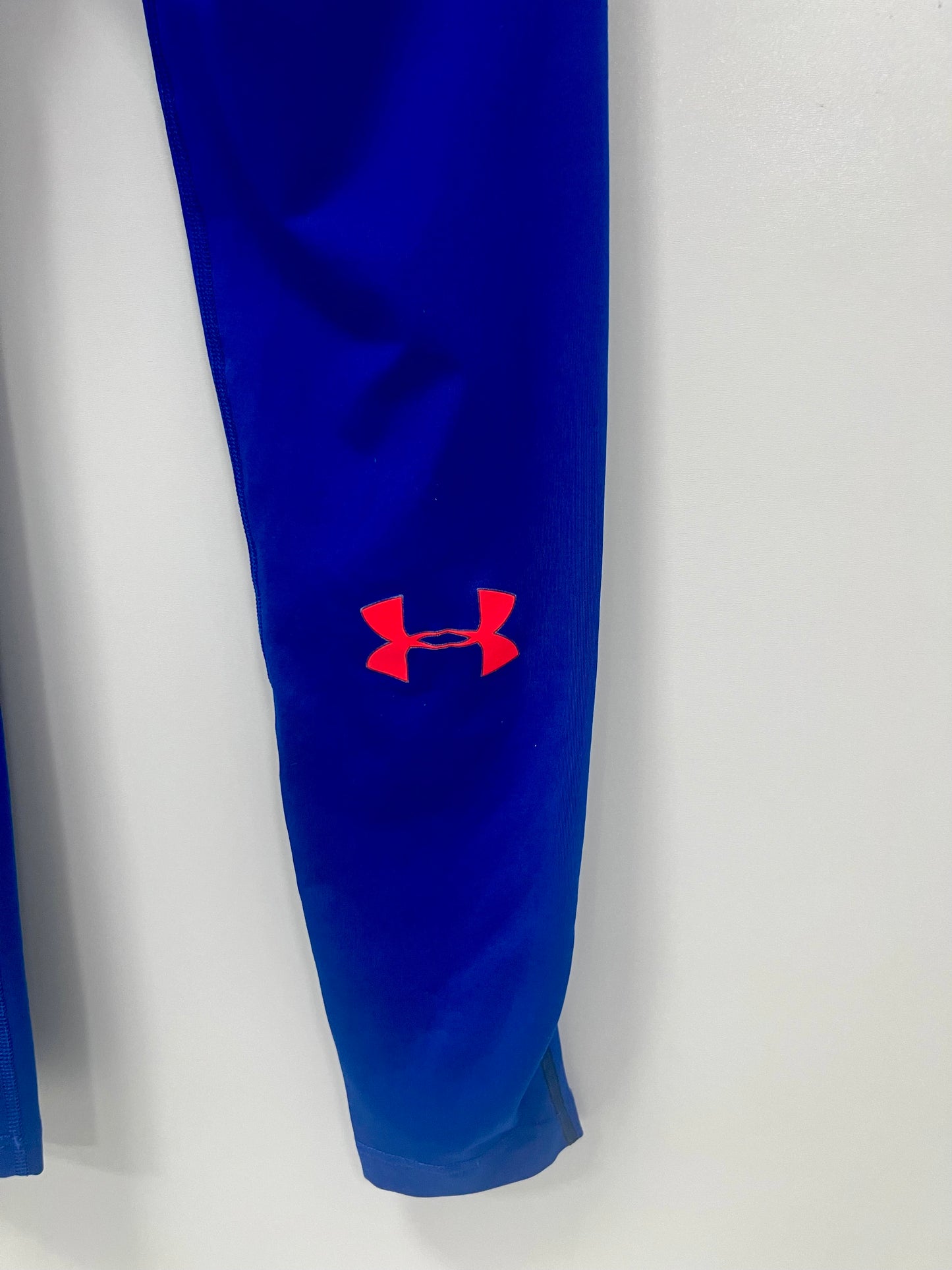 Malla de entrenamiento licra Under Armour 🏋🏽 Pro Dri-FIT para hombre en Color azul intenso y cintura rosado neón Talla L