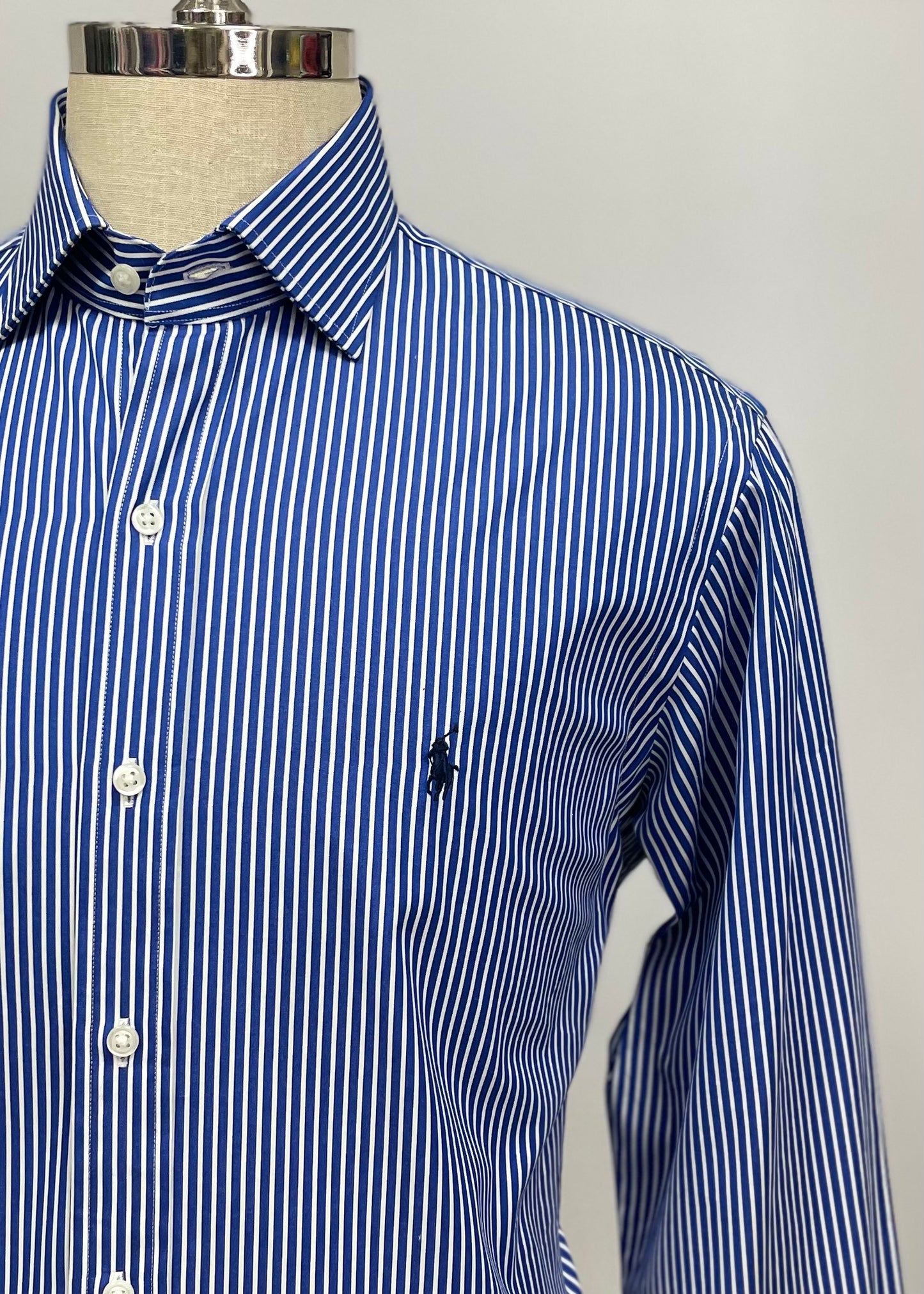 Camisa Polo Ralph Lauren 🏇🏼 color azul con patrón de rayas en blanco Talla L Entalle Slim Fit