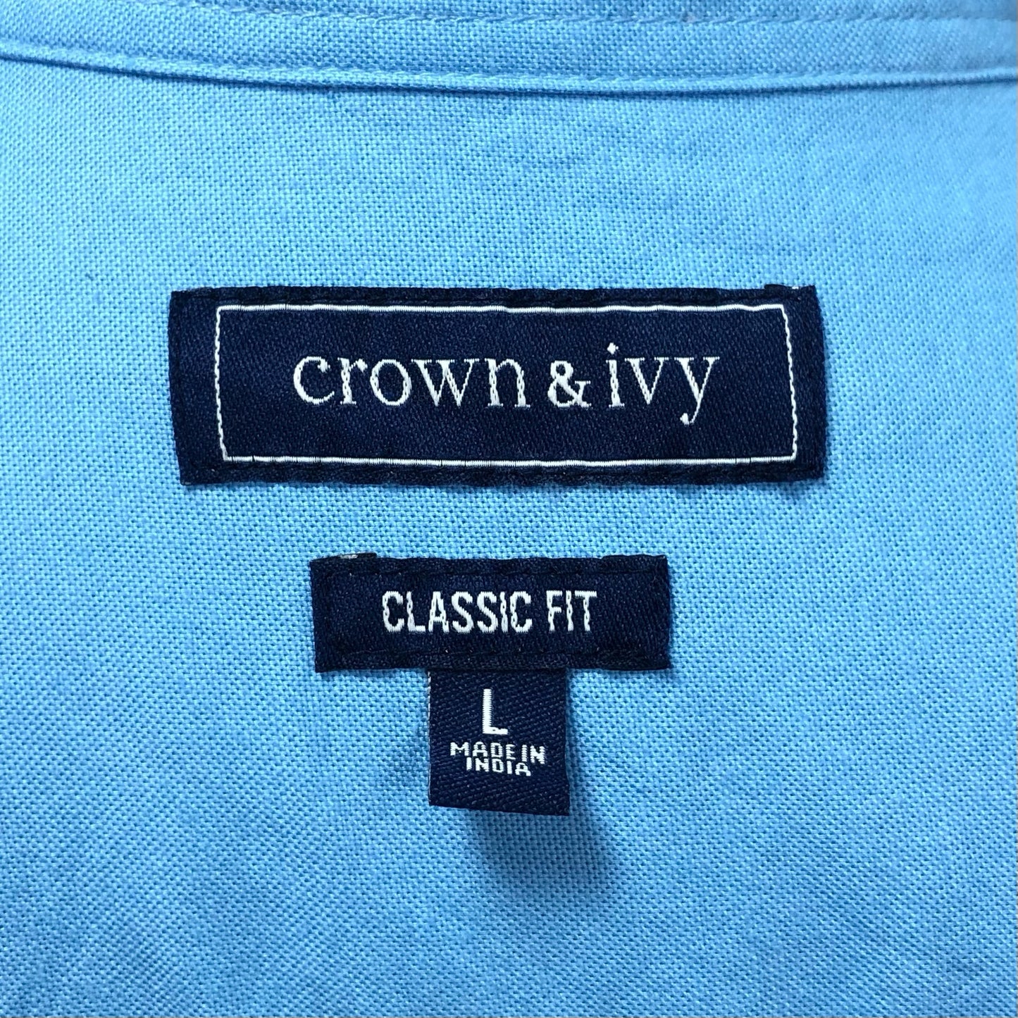 Camisa de botones Crown & Ivy 👑 Oxford en color celeste Talla L Entalle Clásico