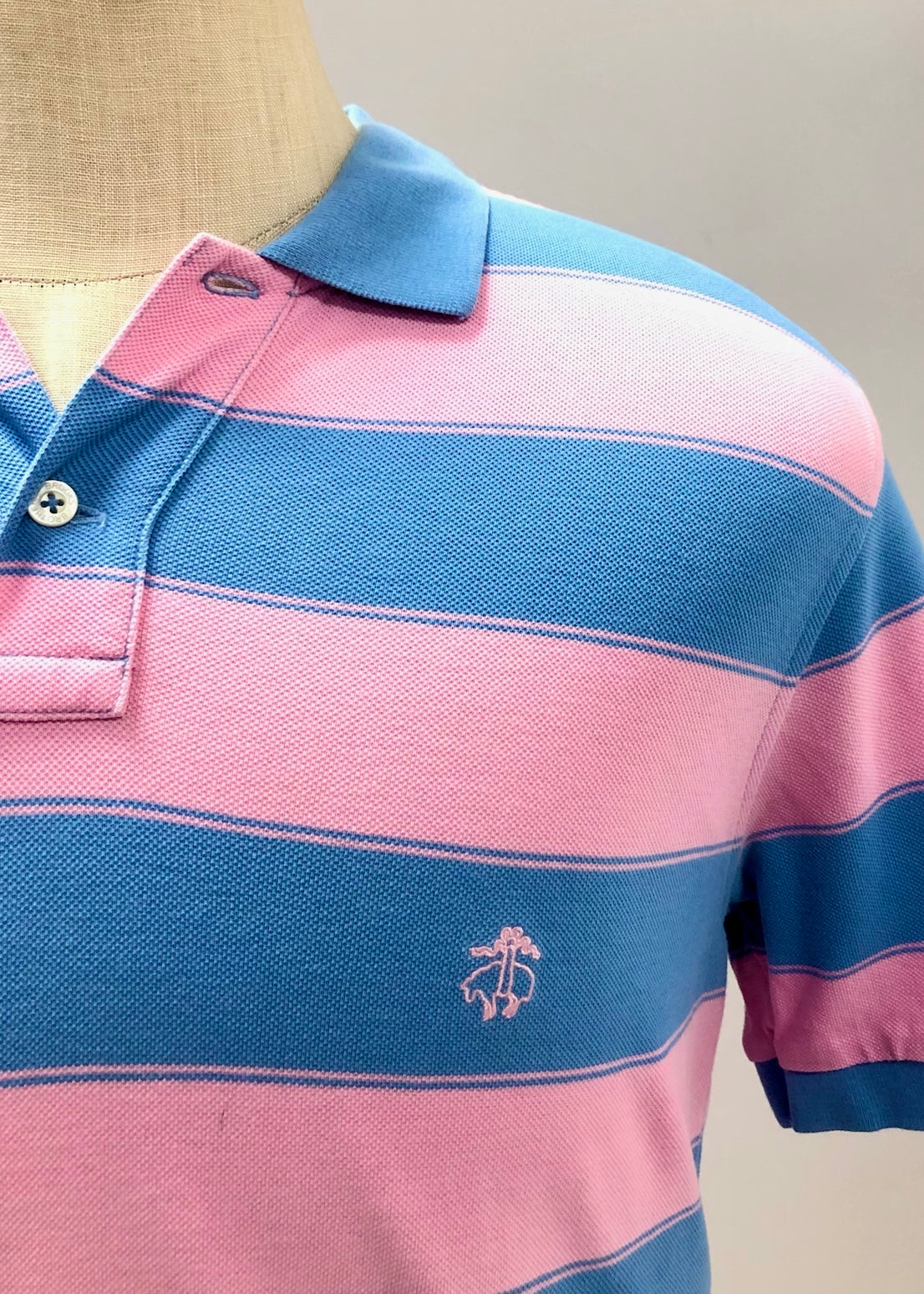 Camiseta Polo Brooks Brothers 🐑 con patrón de rayas en color rosado y celeste Talla L Entalle Regular