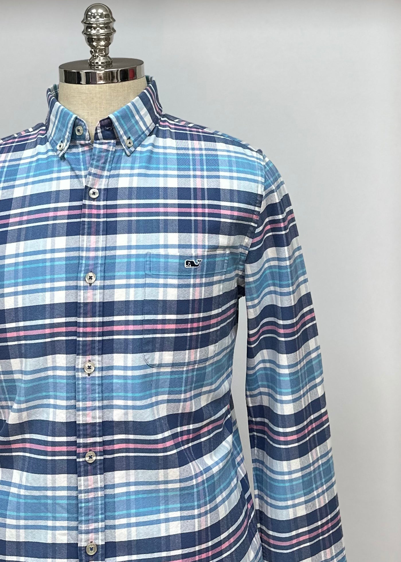 Camisa Vineyard Vines 🐳 de cuadros tartan en color azul,  rosado y blanco Talla L Entalle Slim Fit