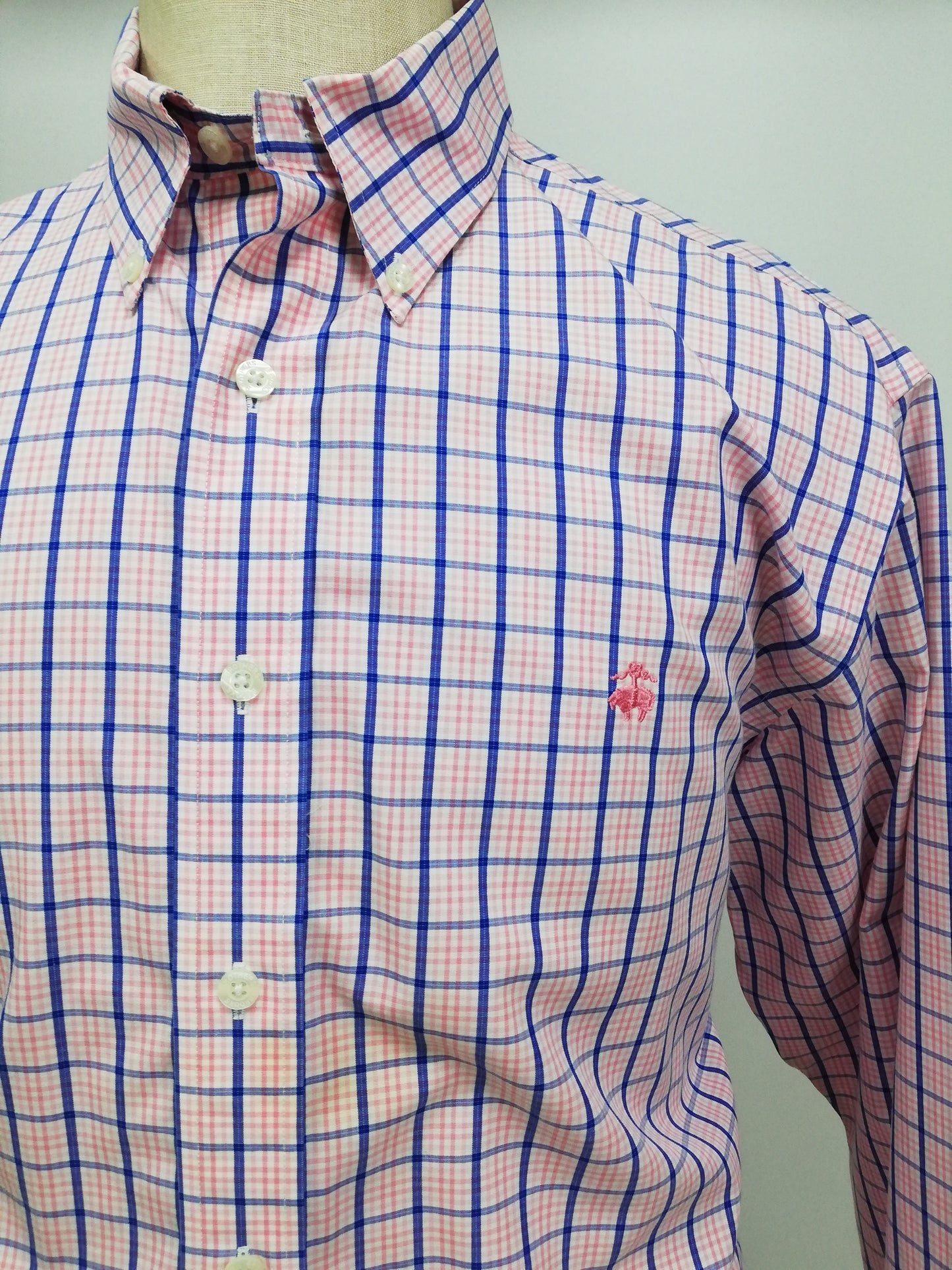 Camisa Brooks Brothers 🐑 color blanco con patrón de cuadros en color rosado y azul Talla L Entalle Regular (ver descripción)