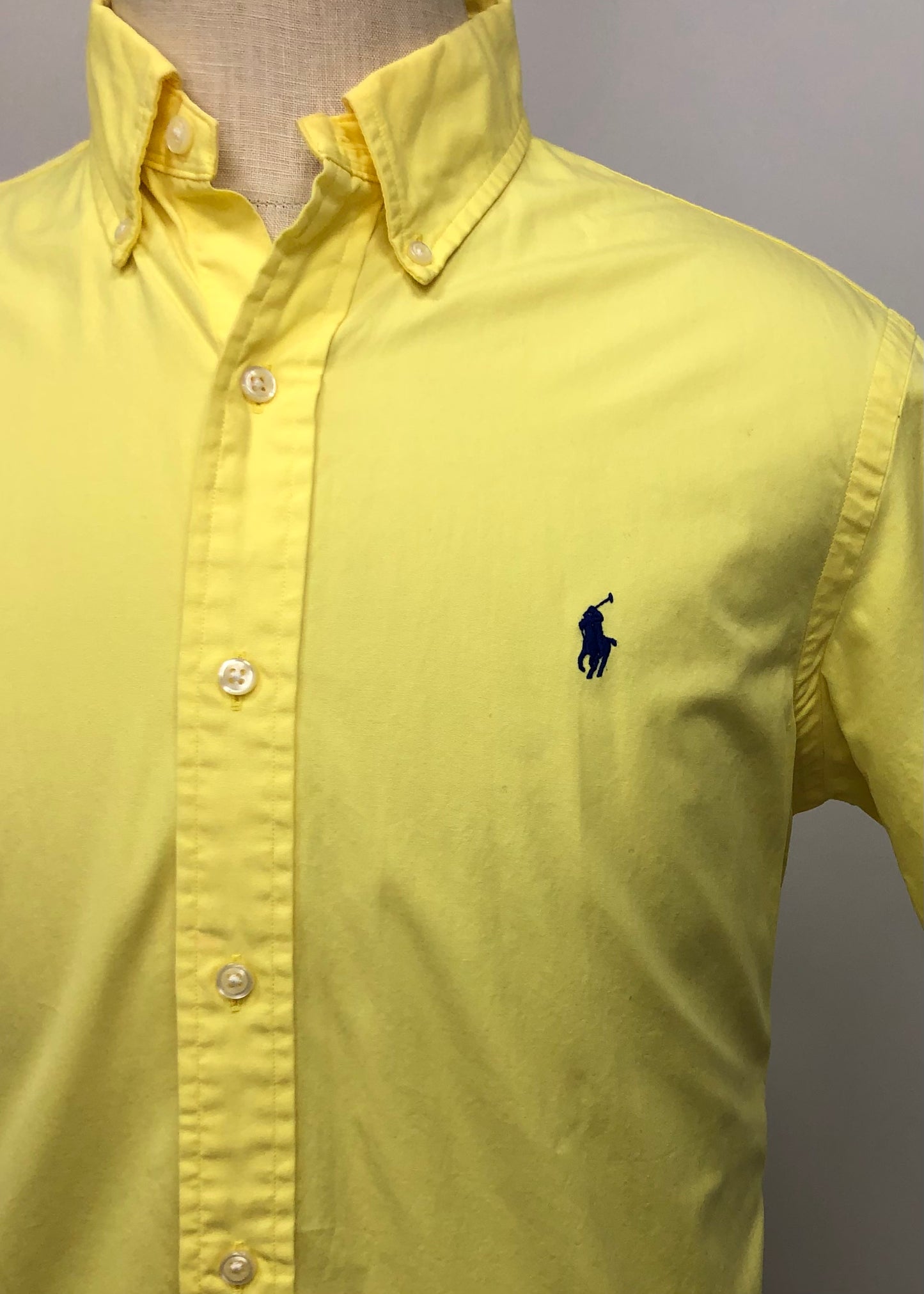 Camisa de botones Polo Ralph Lauren 🏇🏼 en color amarillo claro Talla M Entalle Regular