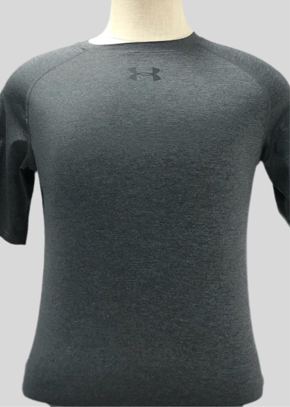 Camiseta de compresión Under Armour 🏋🏽 color gris y logo en gris oscuro Talla L (ver descripción)
