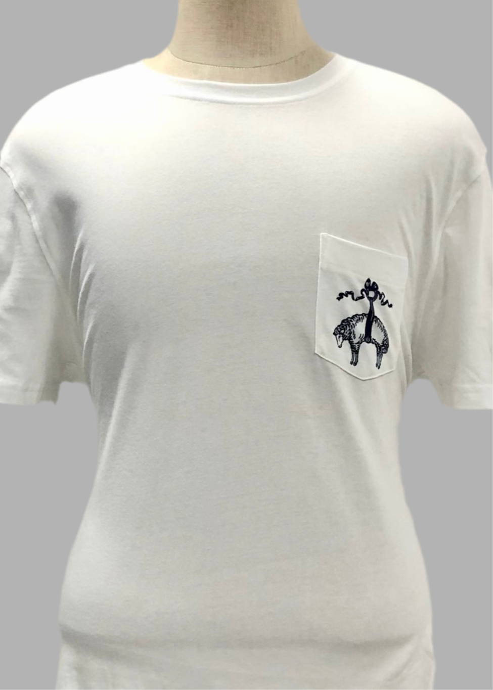 Camiseta cuello redondo Brooks Brothers 🐑 color blanco y logo en azul navy Talla L