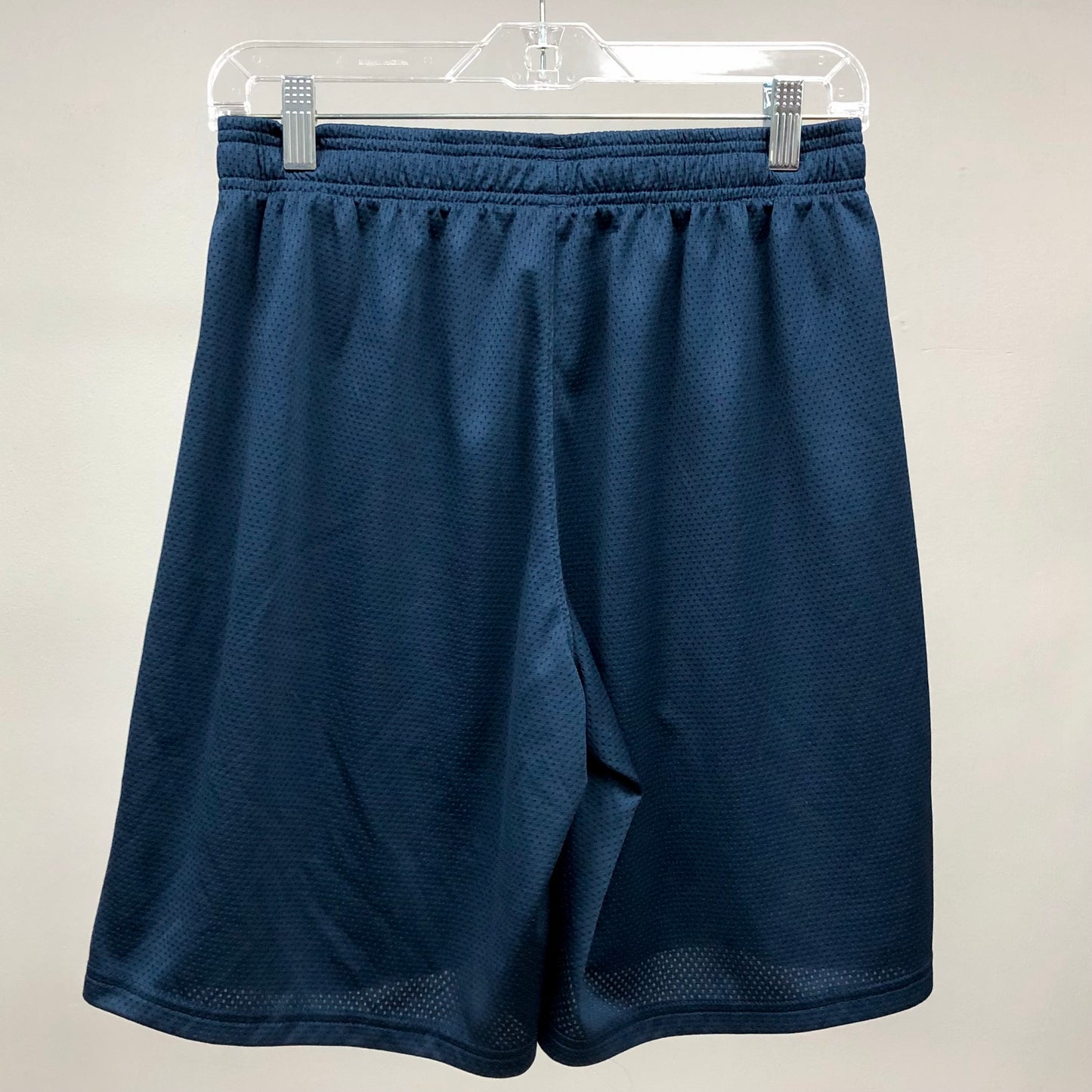 Short Deportivo Under Armour 🏋🏼‍♂️ Tela performance color azul navy talla M