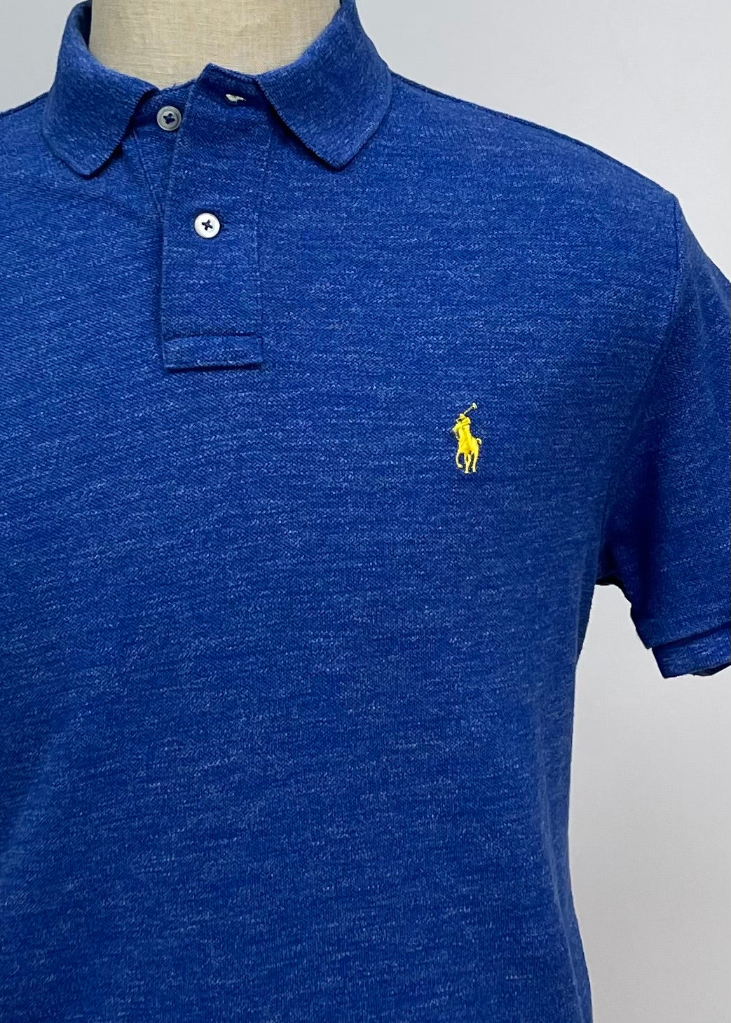 Camiseta Polo Ralph Lauren 🏇🏼 color azul y logo amarillo Talla L Entalle Custom Fit