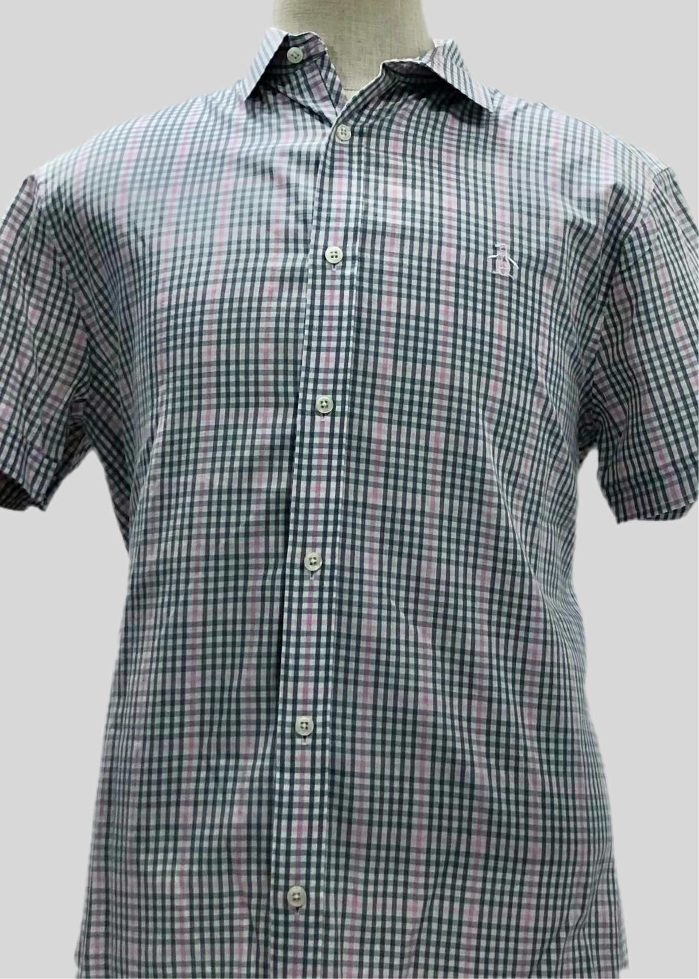 Camisa Original Penguin 🐧 de cuadros en color rosado, gris y blanco Talla L Entalle Clásico