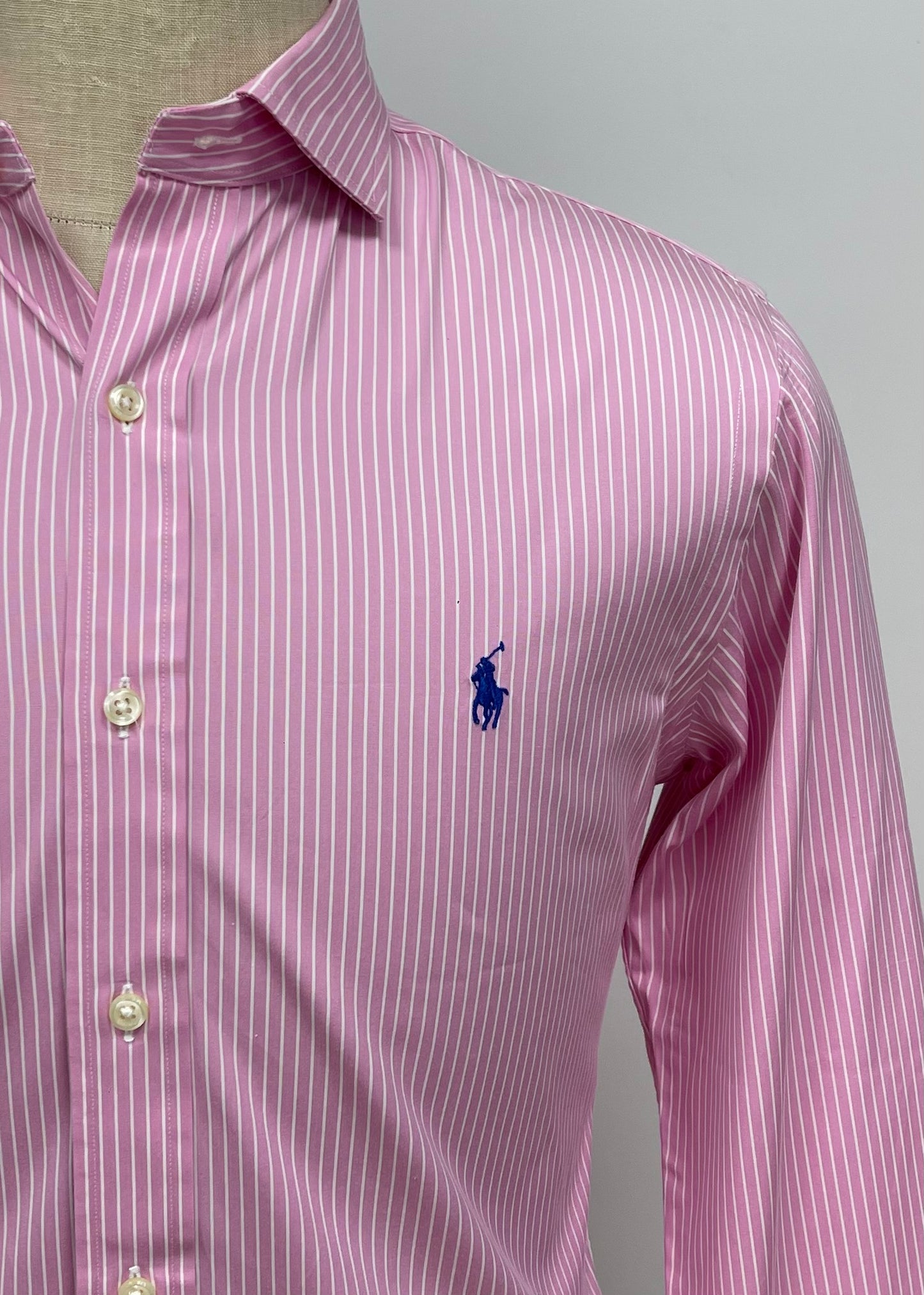 Camisa Polo Ralph Lauren 🏇🏼 color rosado con patron de rayas en color blanco Talla M Entalle Slim Fit