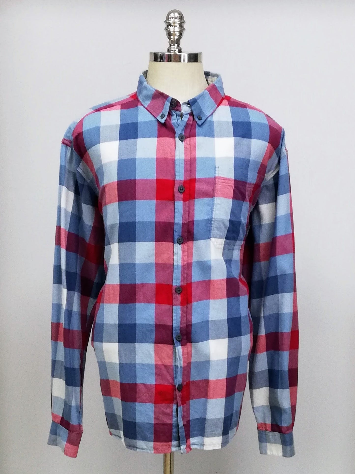 Camisa Columbia 🔹 Con patrón de cuadros en color rojo, azul y blanco Talla XXL