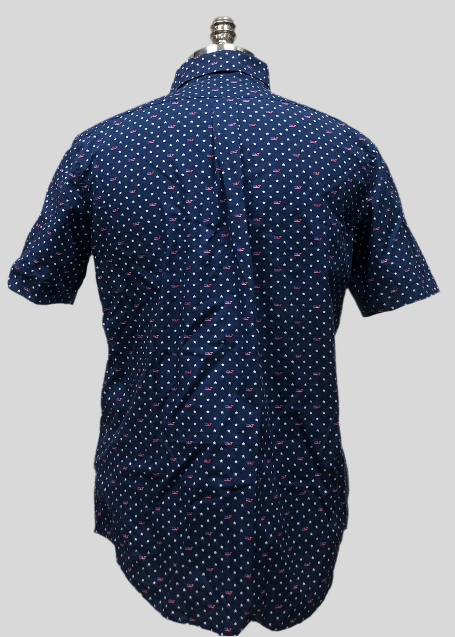Camisa de botones Vineyard Vines 🐳 color azul navy con diseño de estrellas y banderas Talla M Entalle Slim Fit
