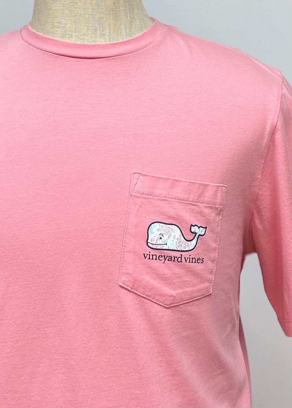 Camiseta de bolsillo Vineyard Vines 🐳 color rosado claro con Diseño de ballena Talla Large