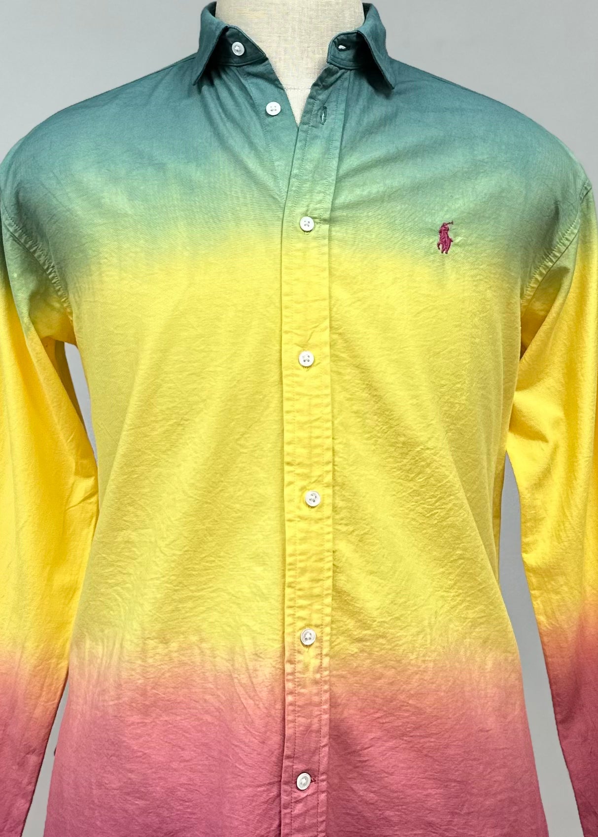 Camisa de mujer Polo Ralph Lauren 🏇🏼 con diseño especial degradado en color verde, amarillo y rojo Talla M Entalle Regular