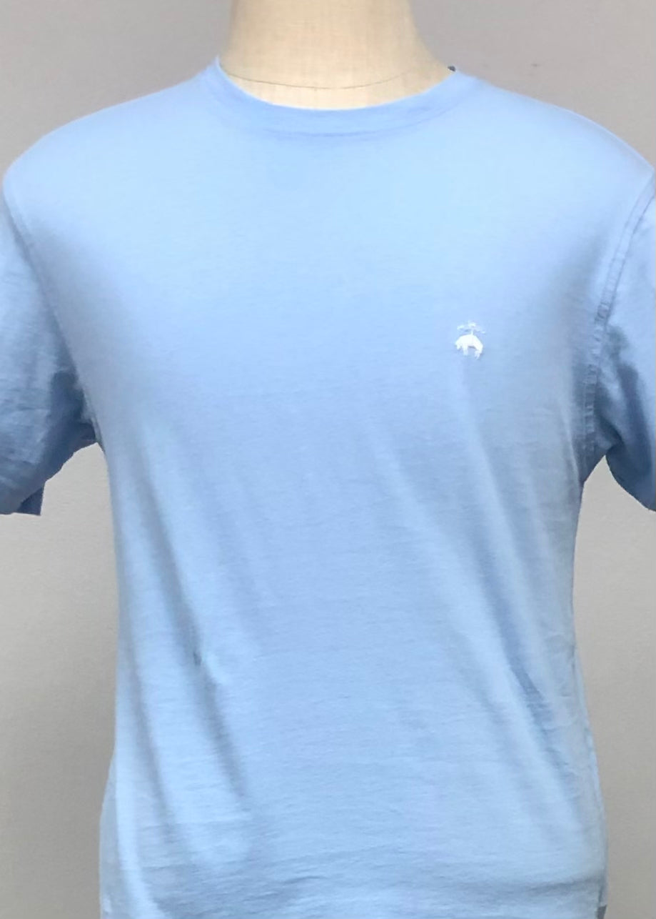 Camiseta cuello redondo Brooks Brothers 🐑 color celeste y logo blanca Talla Small