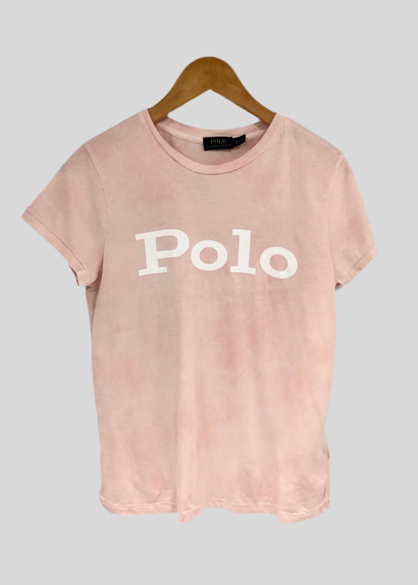 Camiseta cuello redondo de mujer Polo Ralph Lauren 🏇🏼 color rosado con diseño de logo en letras en color blanco Talla S Entalle Regular