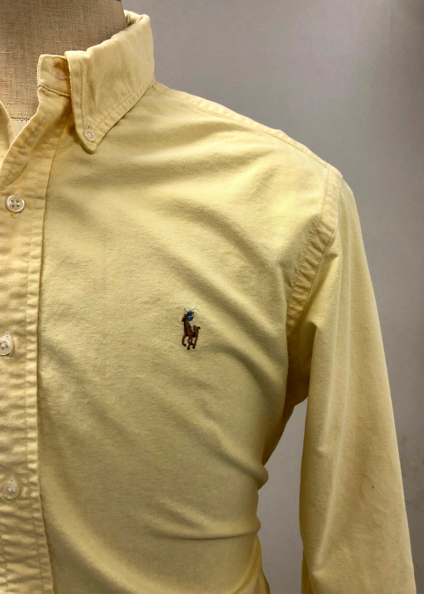 Camisa de botones Polo Ralph Lauren 🏇🏼 Oxford en color amarillo claro Talla M Entalle Clásico (ver descripción)